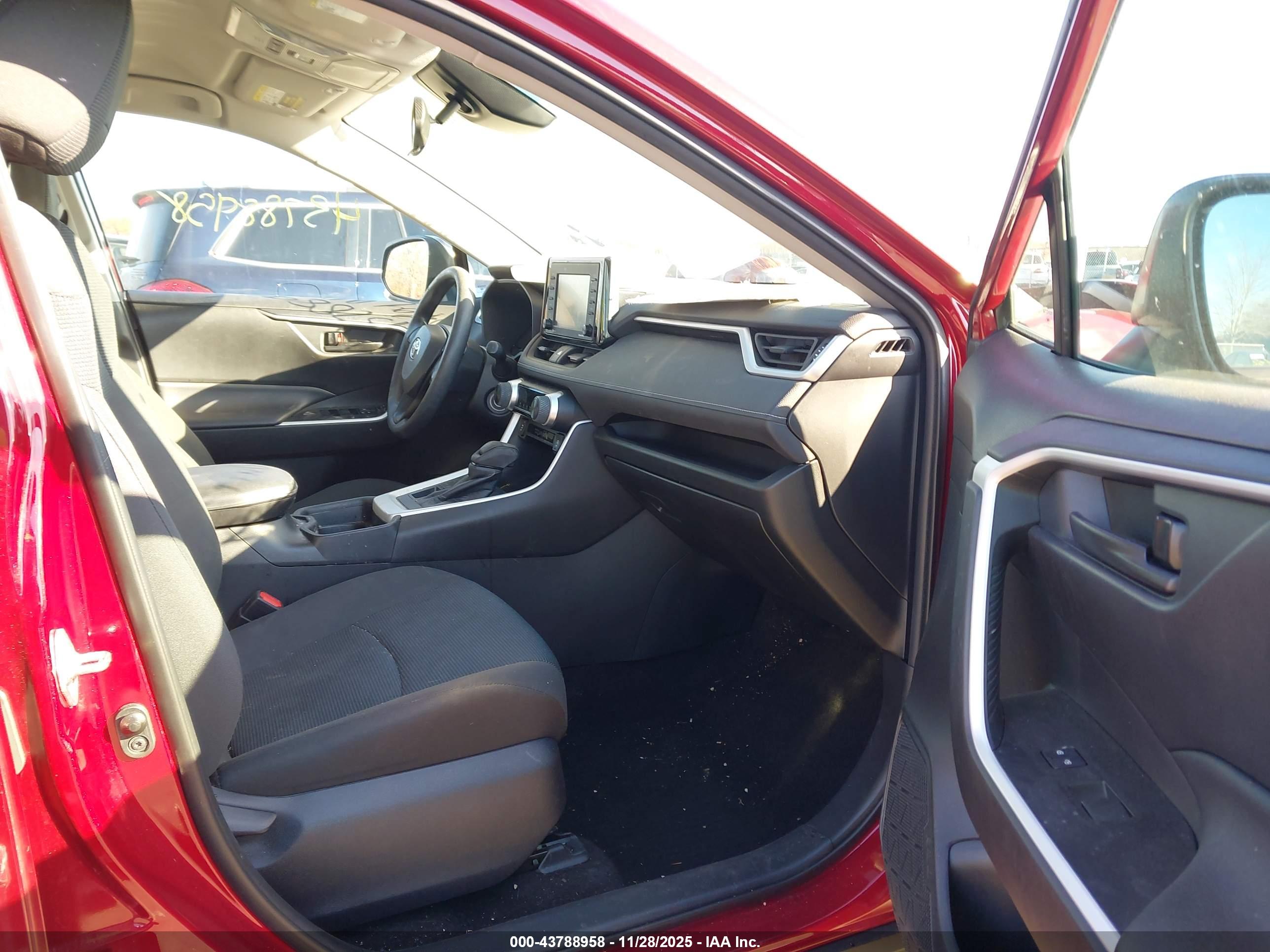 TOYOTA RAV4 image 5
