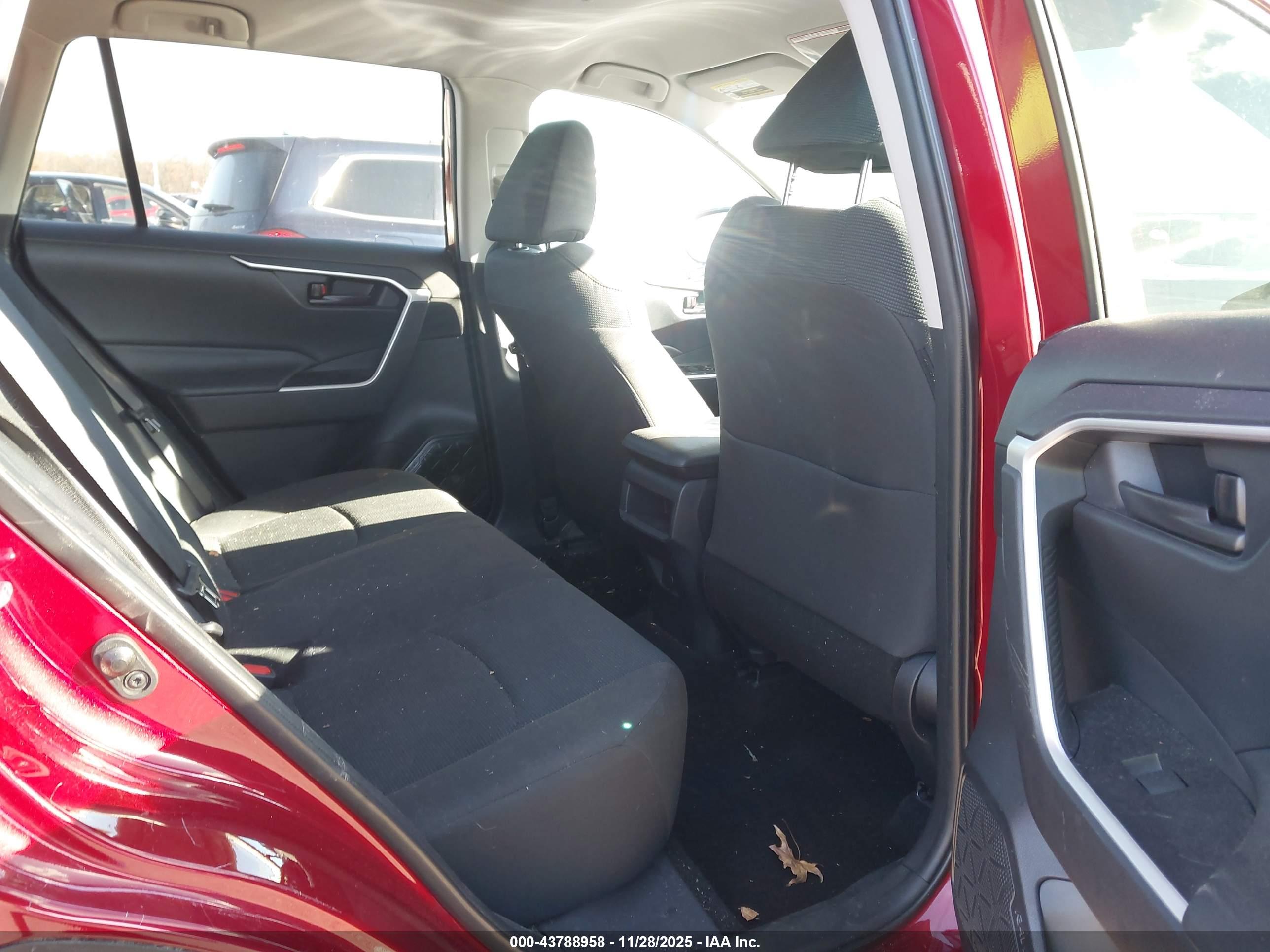 TOYOTA RAV4 image 8