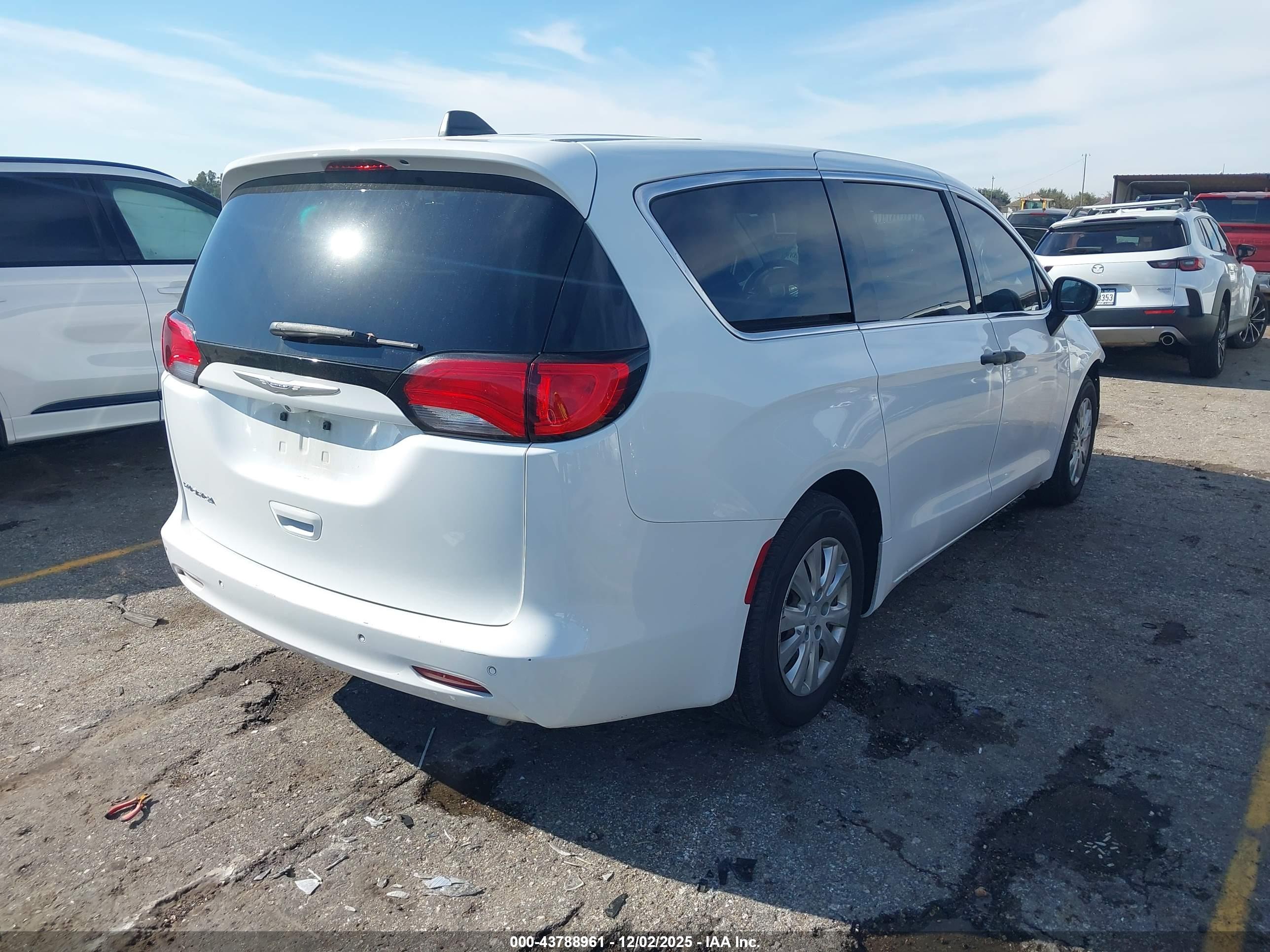 CHRYSLER PACIFICA image 4