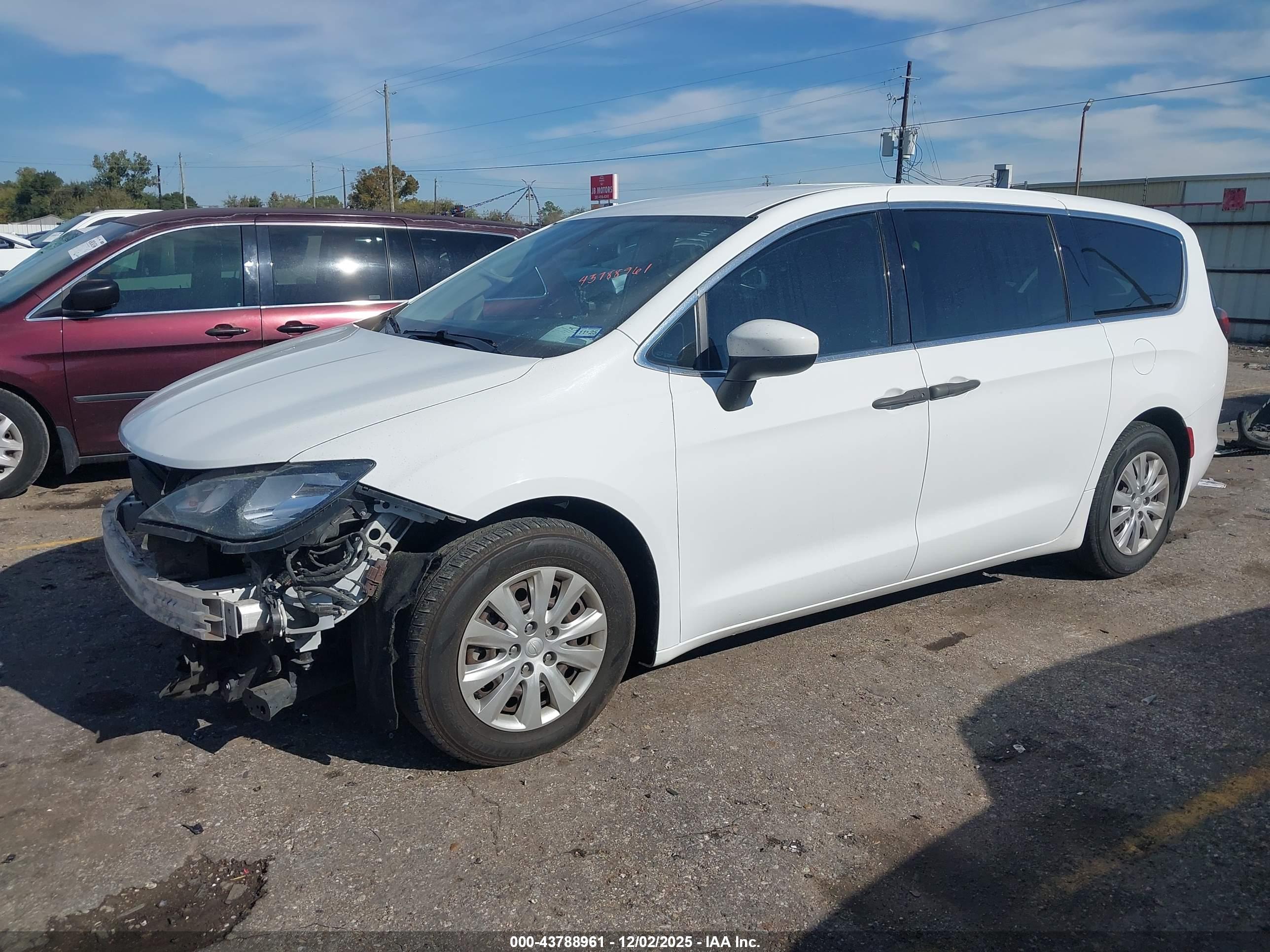 CHRYSLER PACIFICA image 6