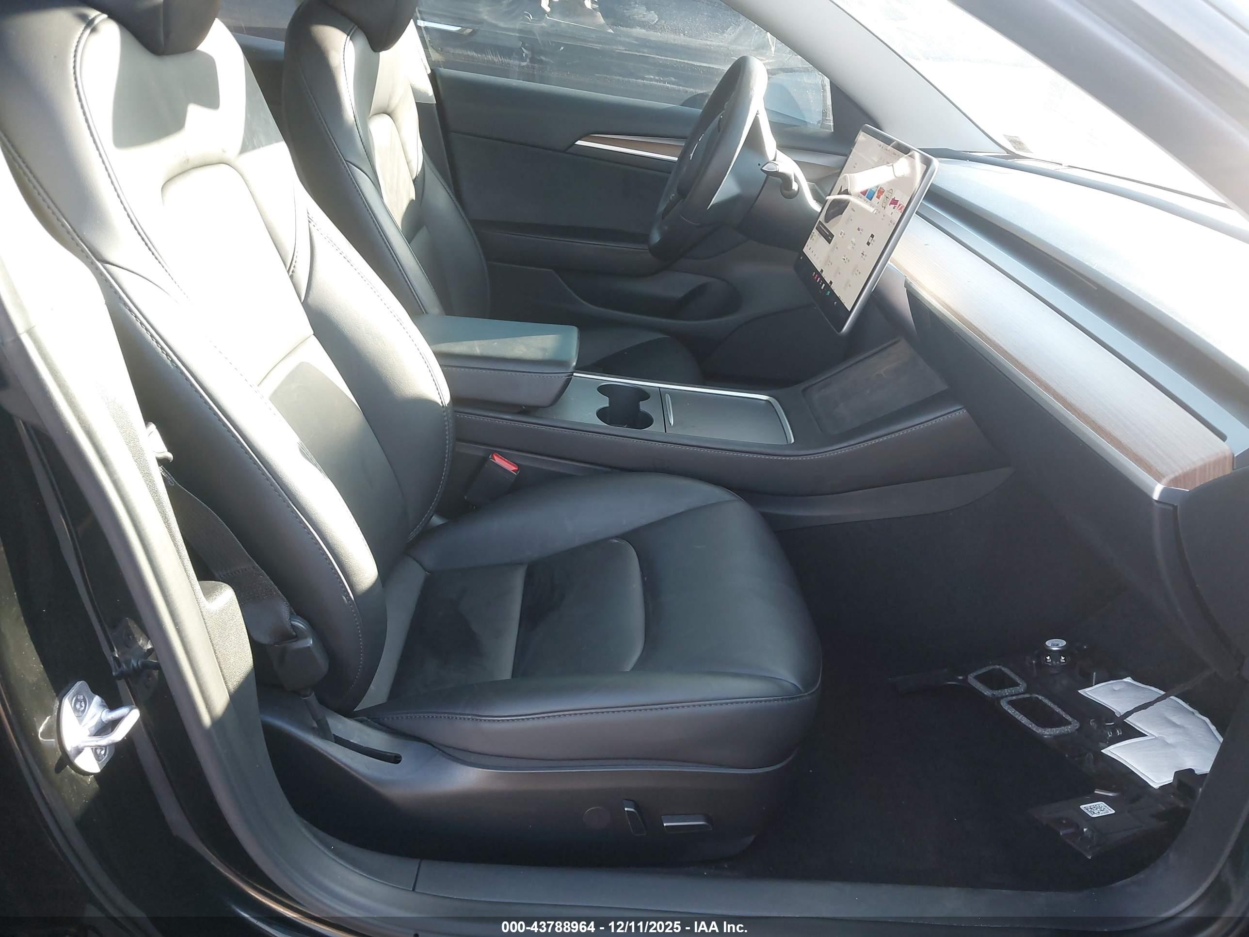 TESLA MODEL image 5