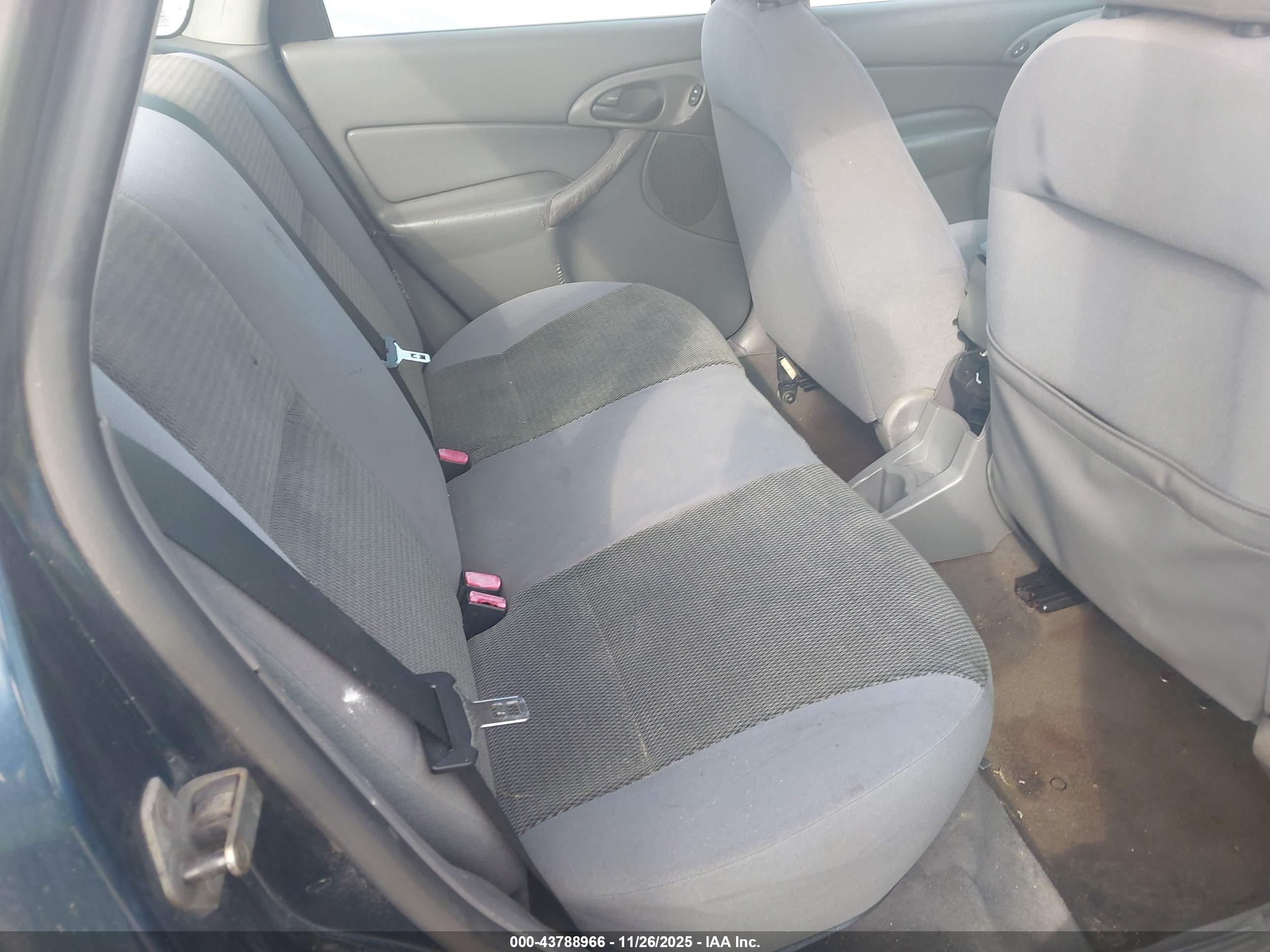 FORD FOCUS image 8