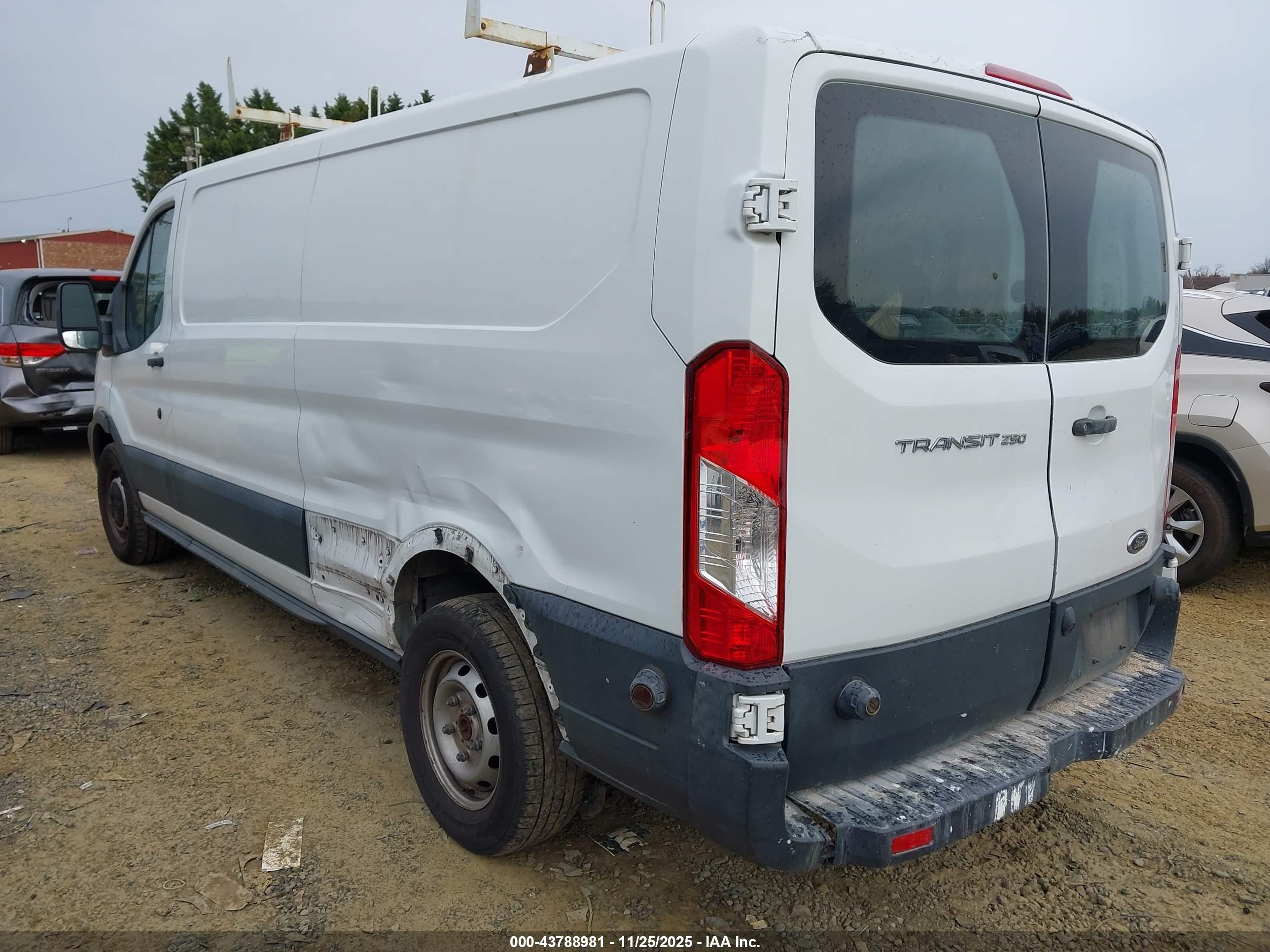 FORD TRANSIT-250 image 3