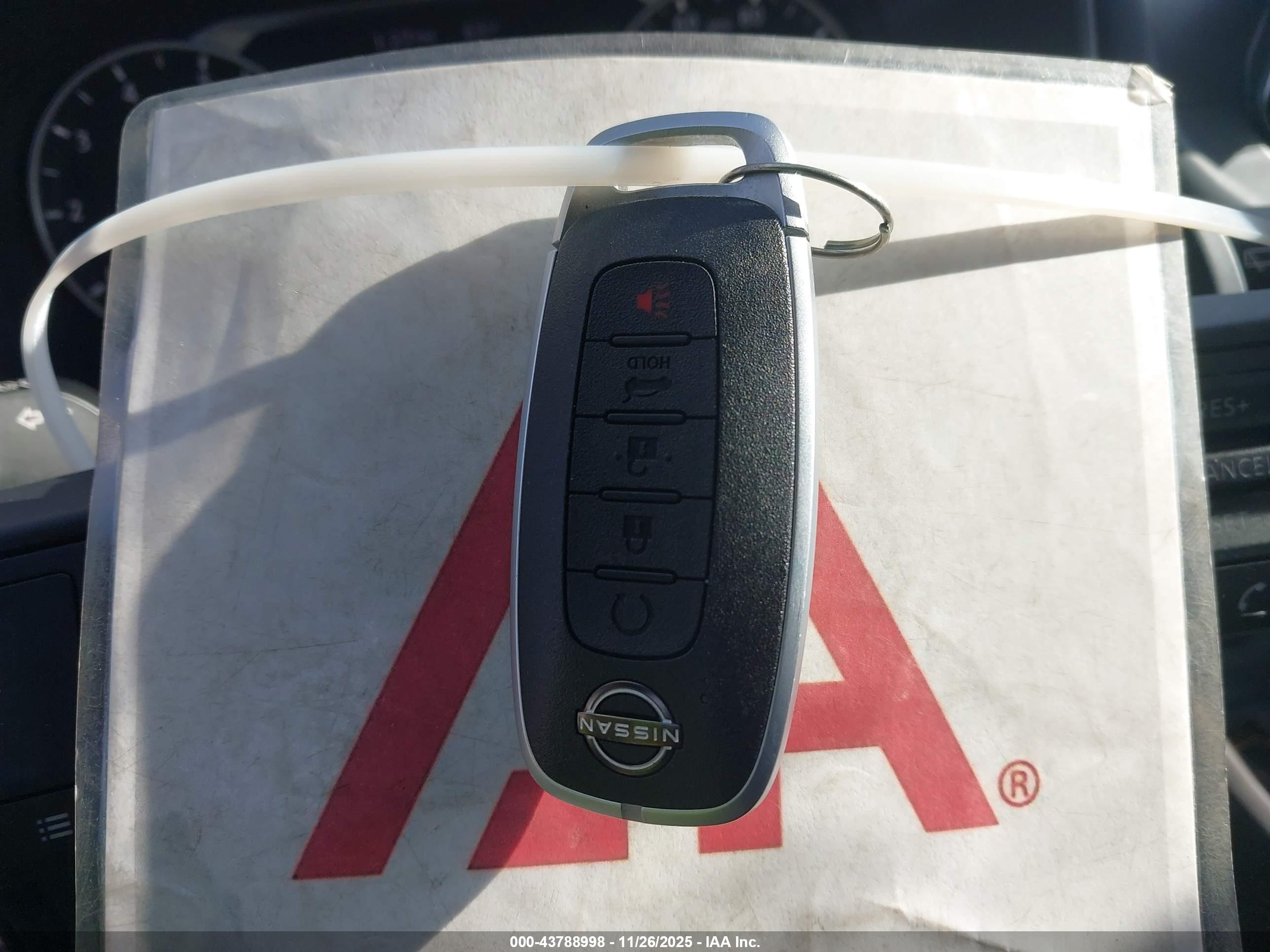 NISSAN ROGUE image 11