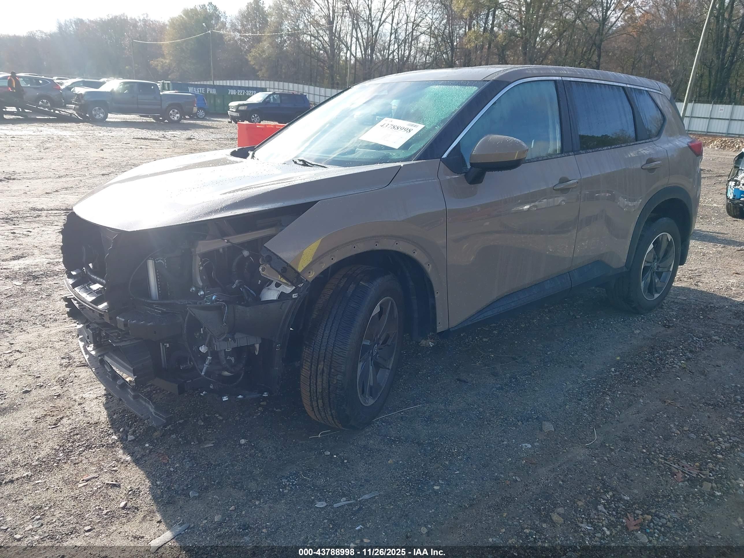 NISSAN ROGUE image 2