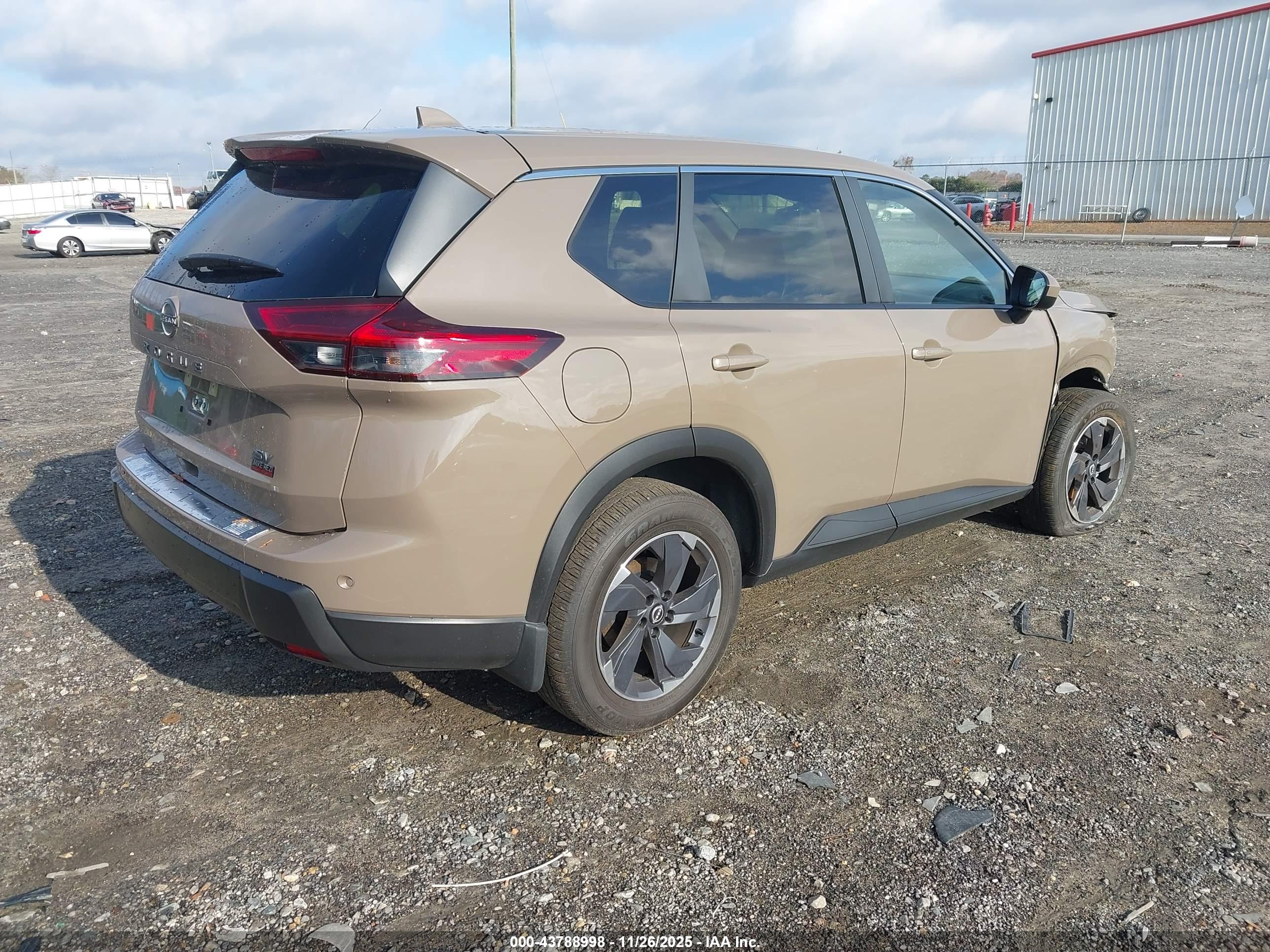 NISSAN ROGUE image 4