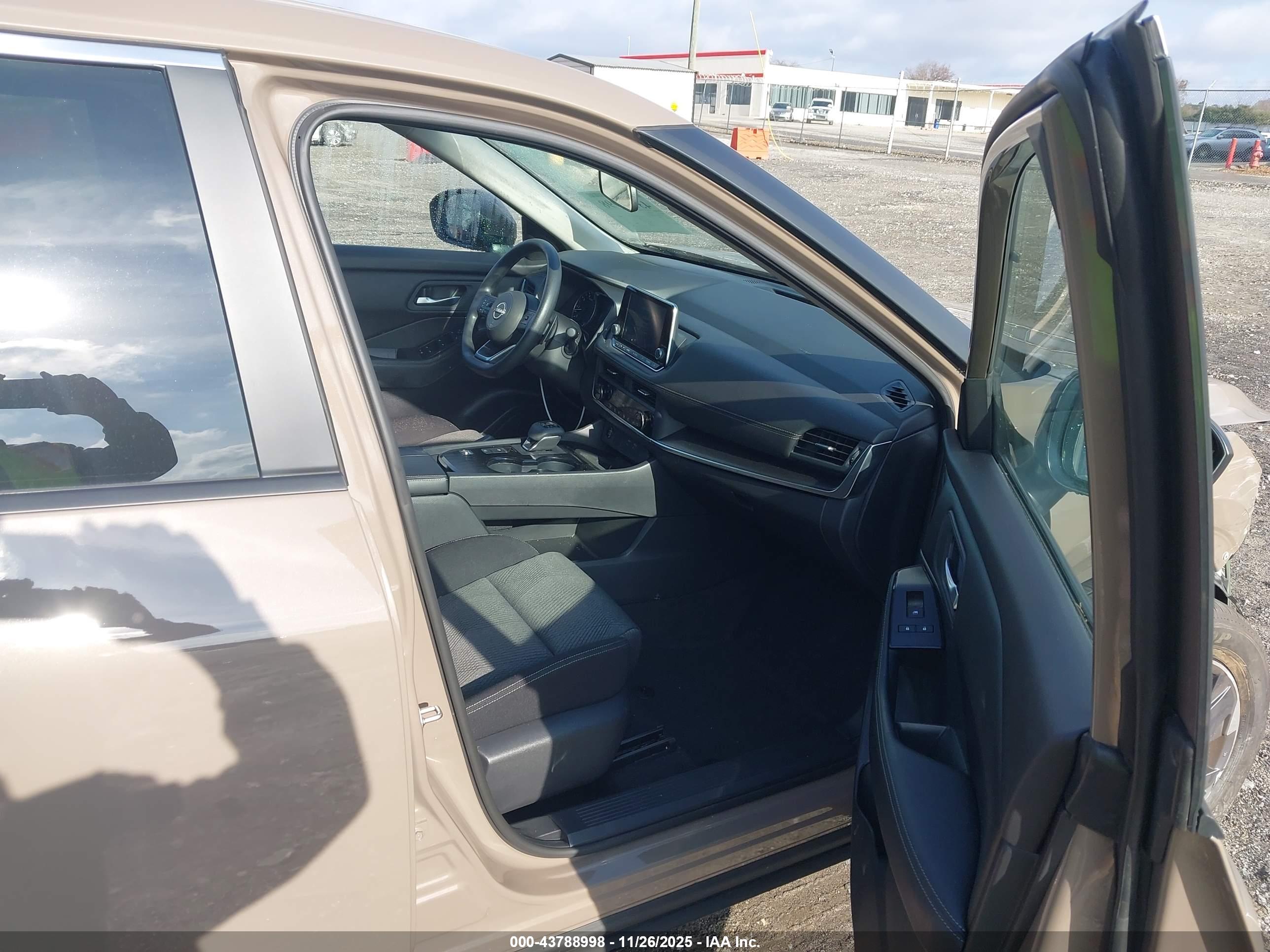NISSAN ROGUE image 5