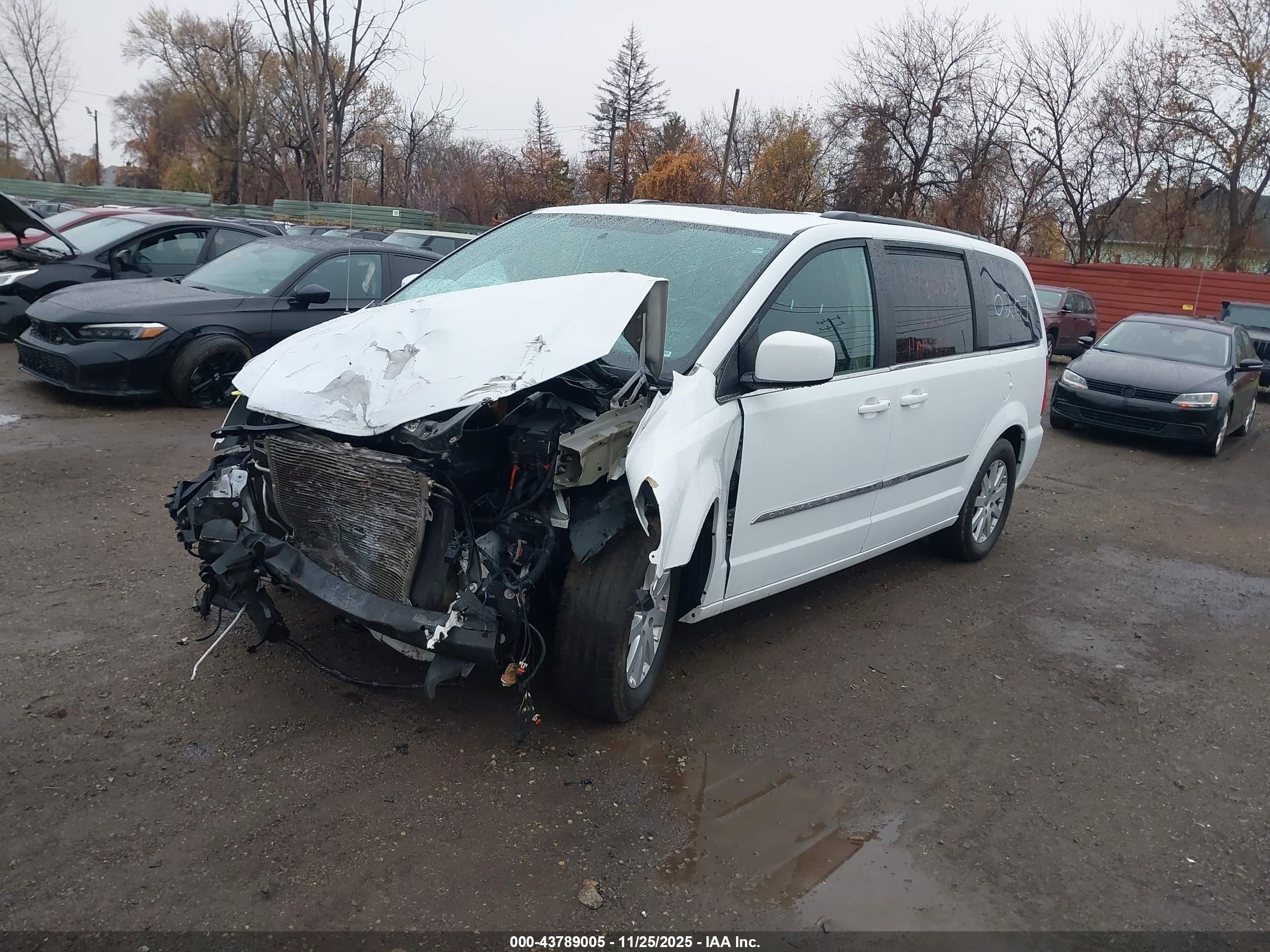 CHRYSLER TOWN image 2