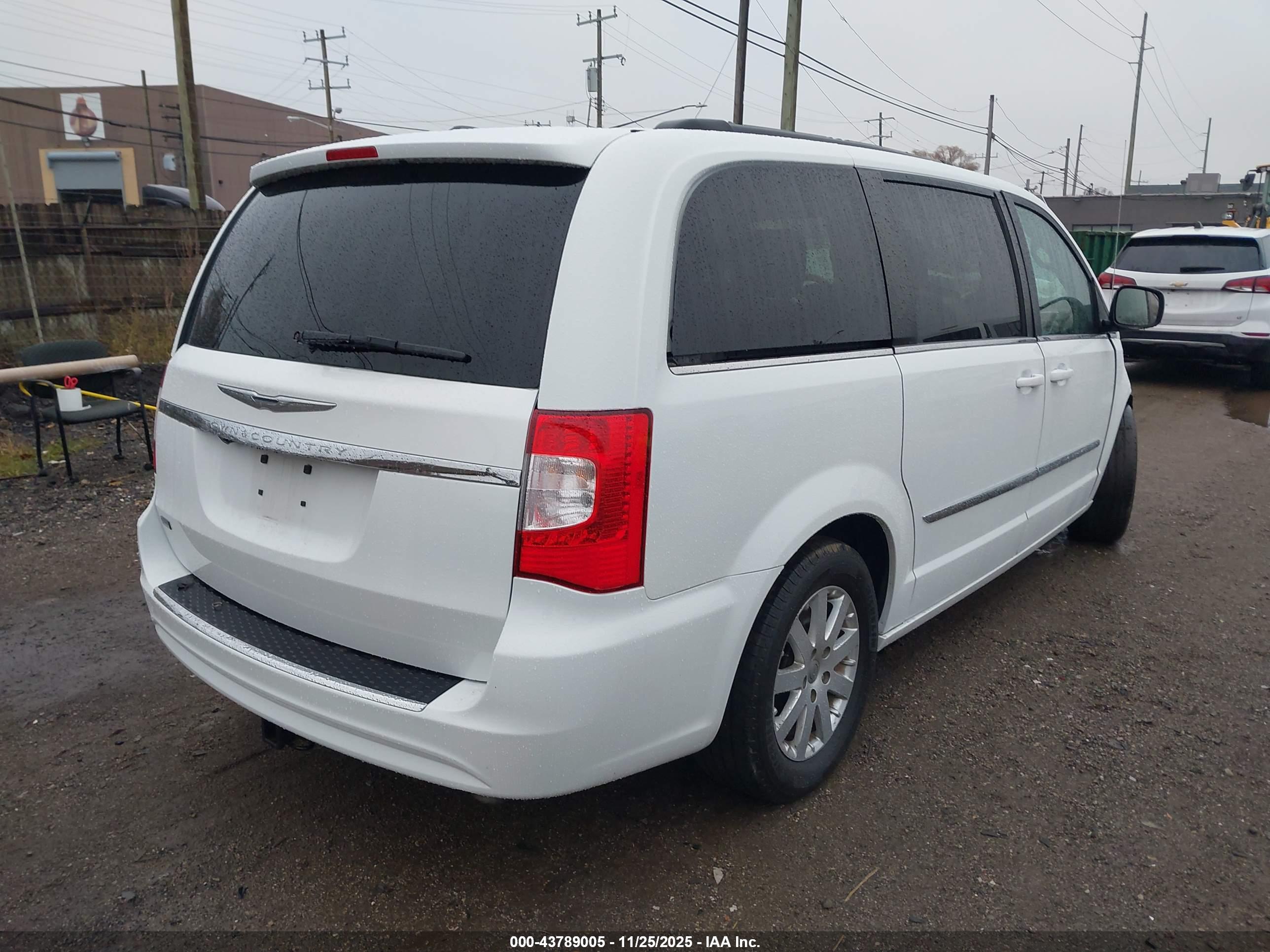 CHRYSLER TOWN image 4