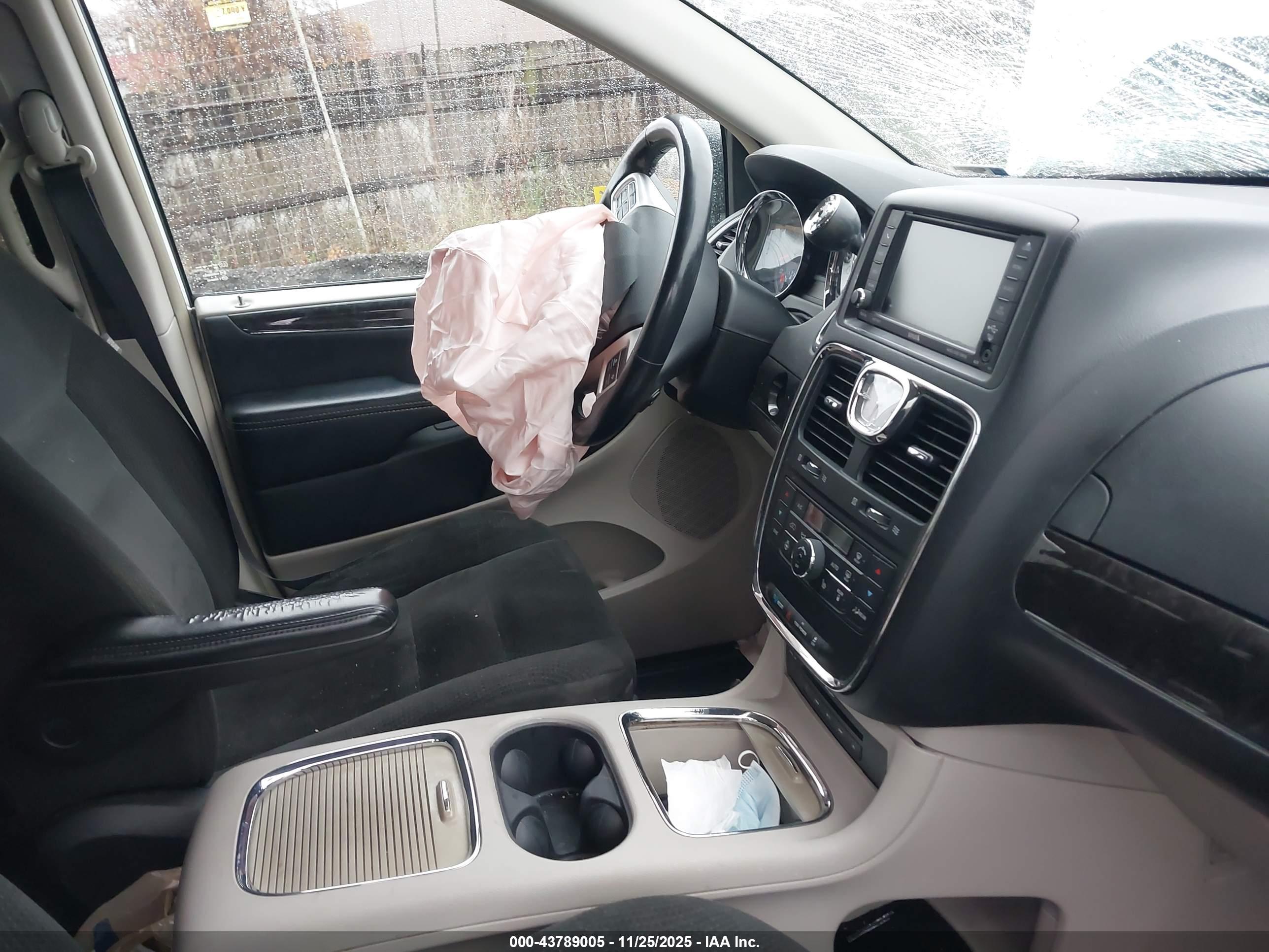 CHRYSLER TOWN image 5