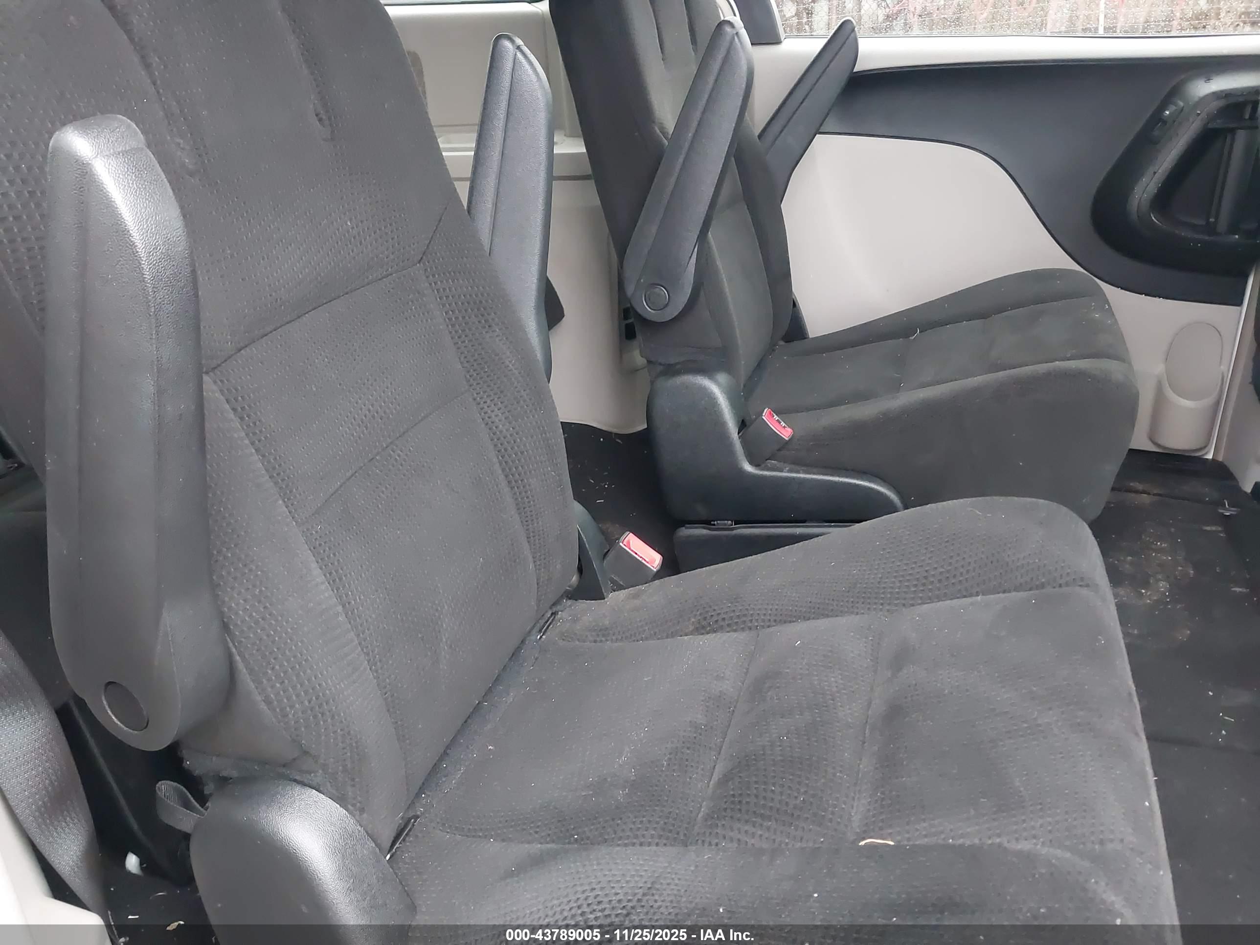 CHRYSLER TOWN image 8