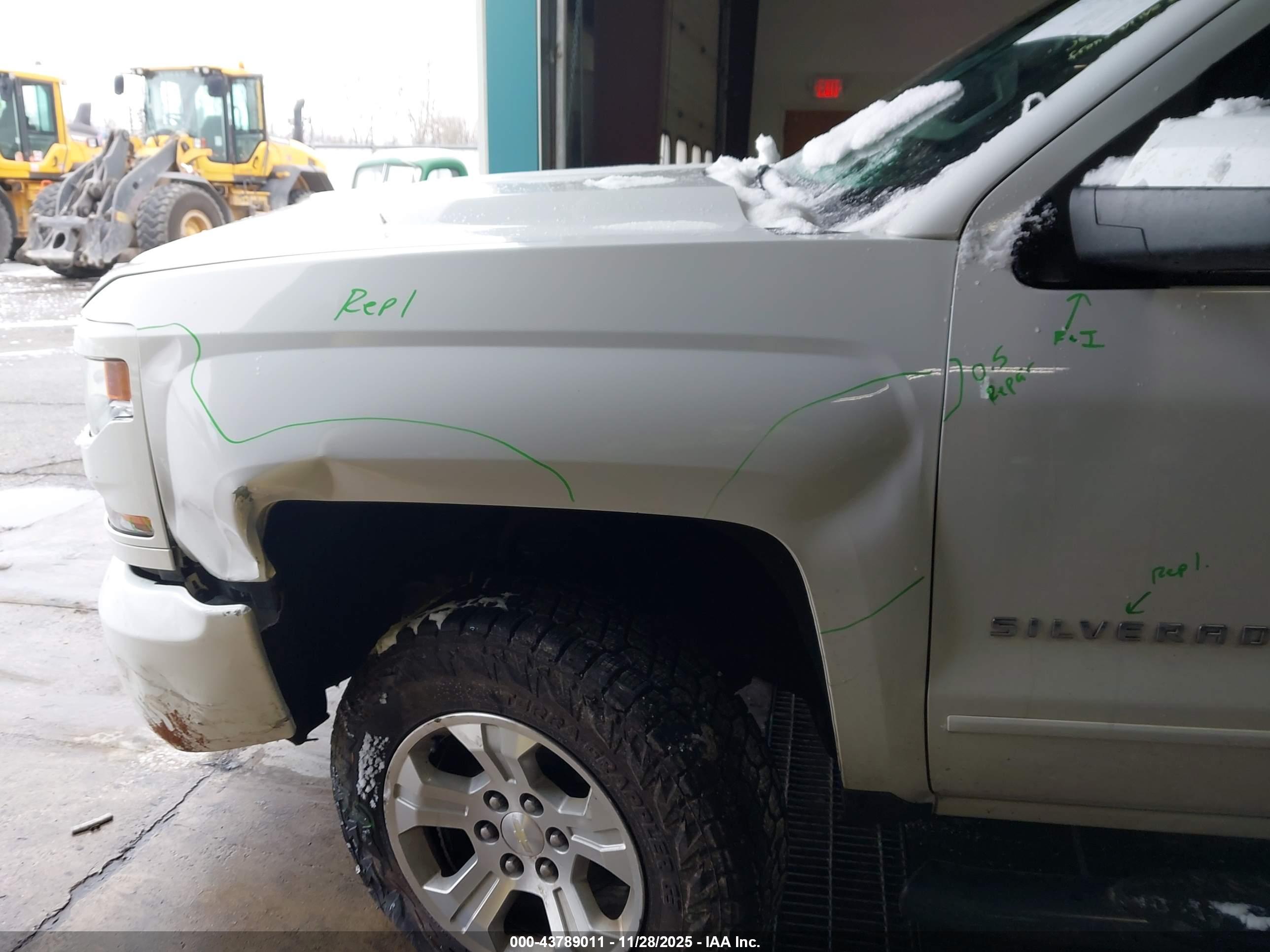CHEVROLET SILVERADO image 6