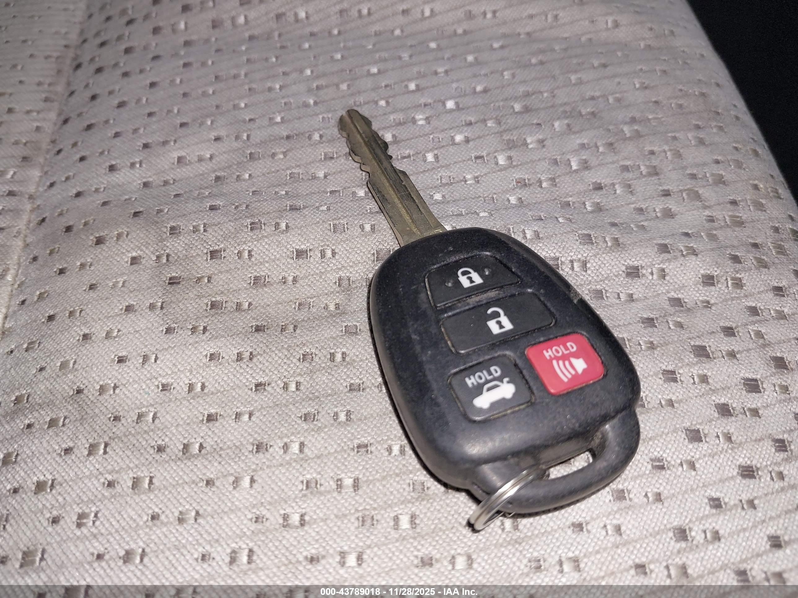 TOYOTA CAMRY image 11