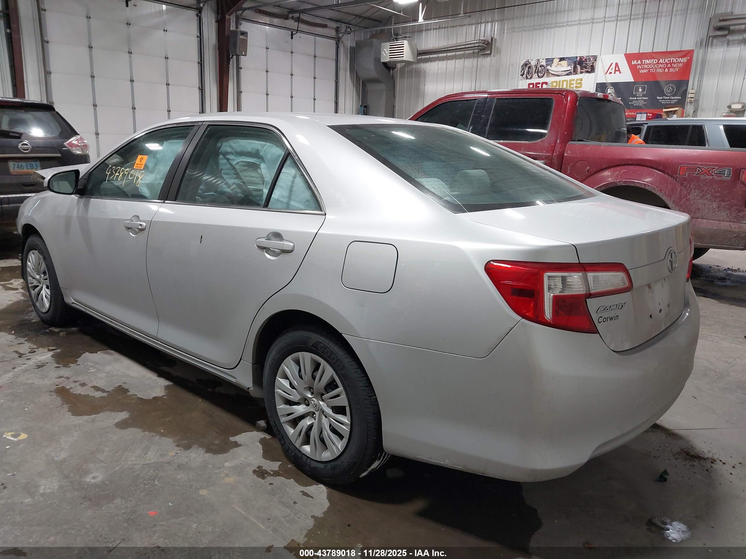 TOYOTA CAMRY image 3