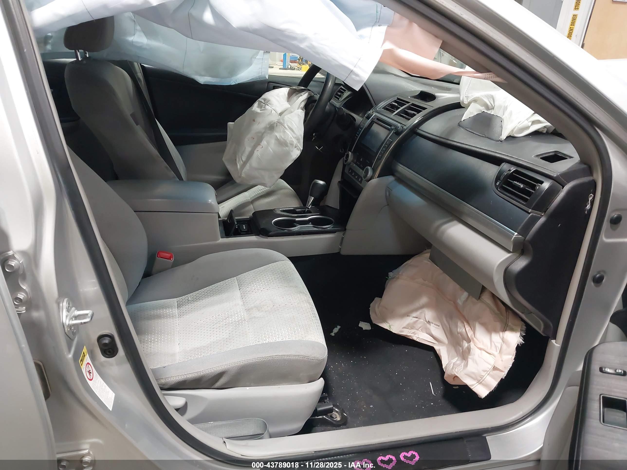 TOYOTA CAMRY image 5