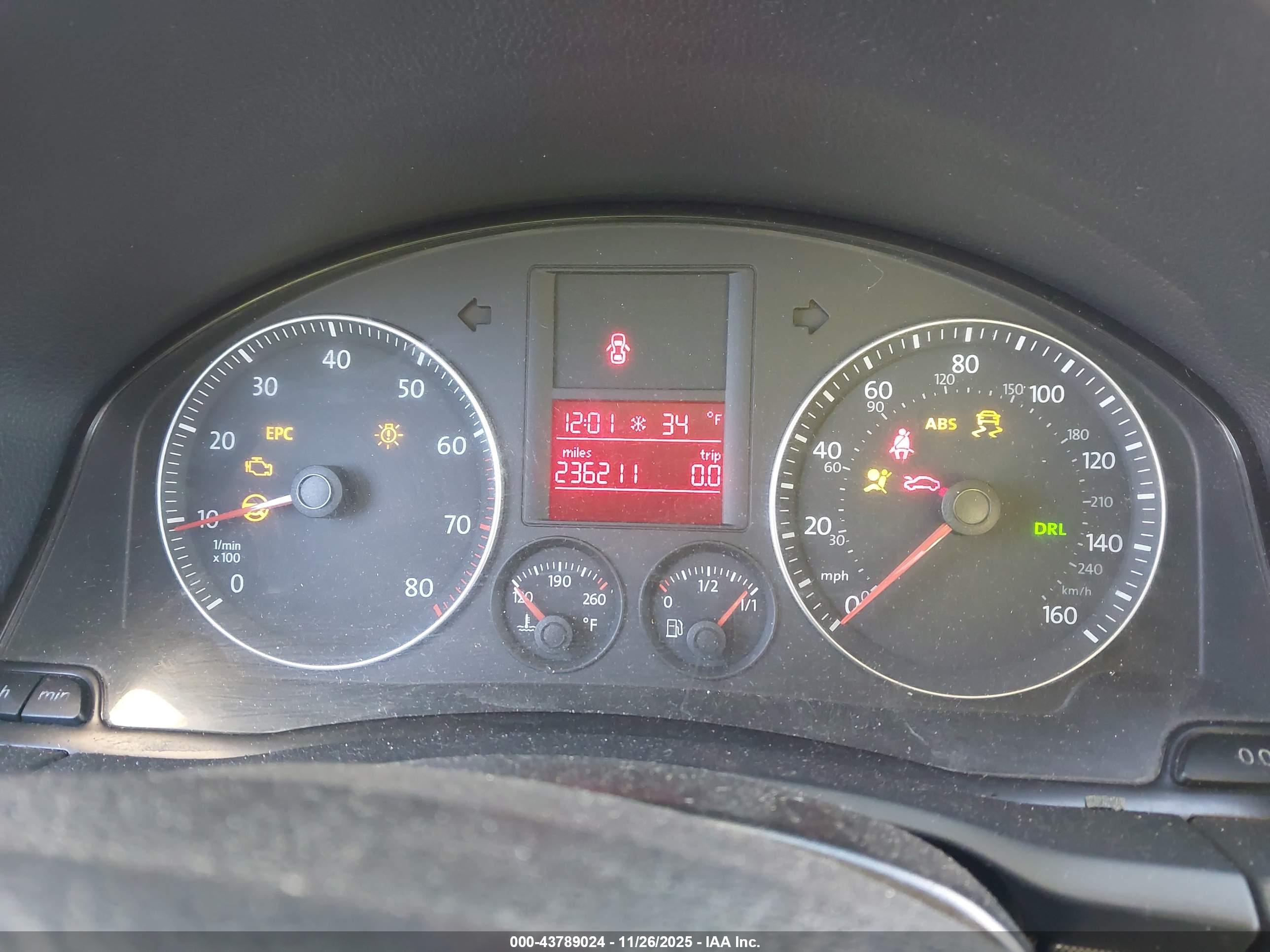 VOLKSWAGEN JETTA image 7