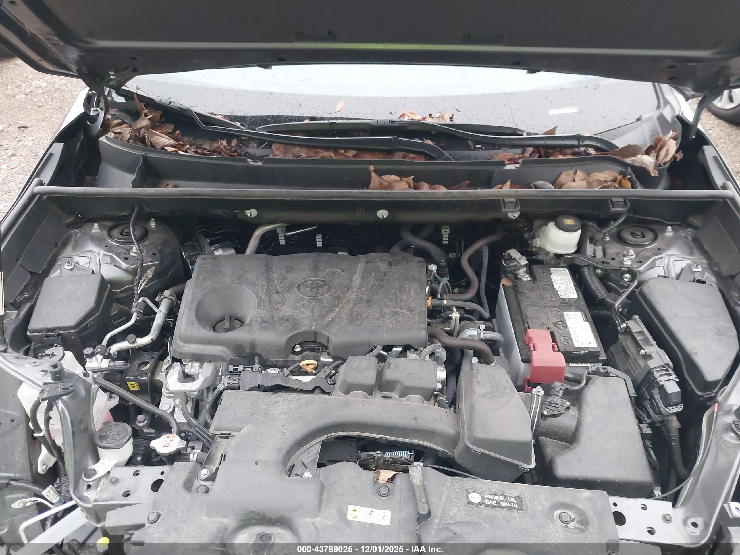 TOYOTA RAV4 image 10