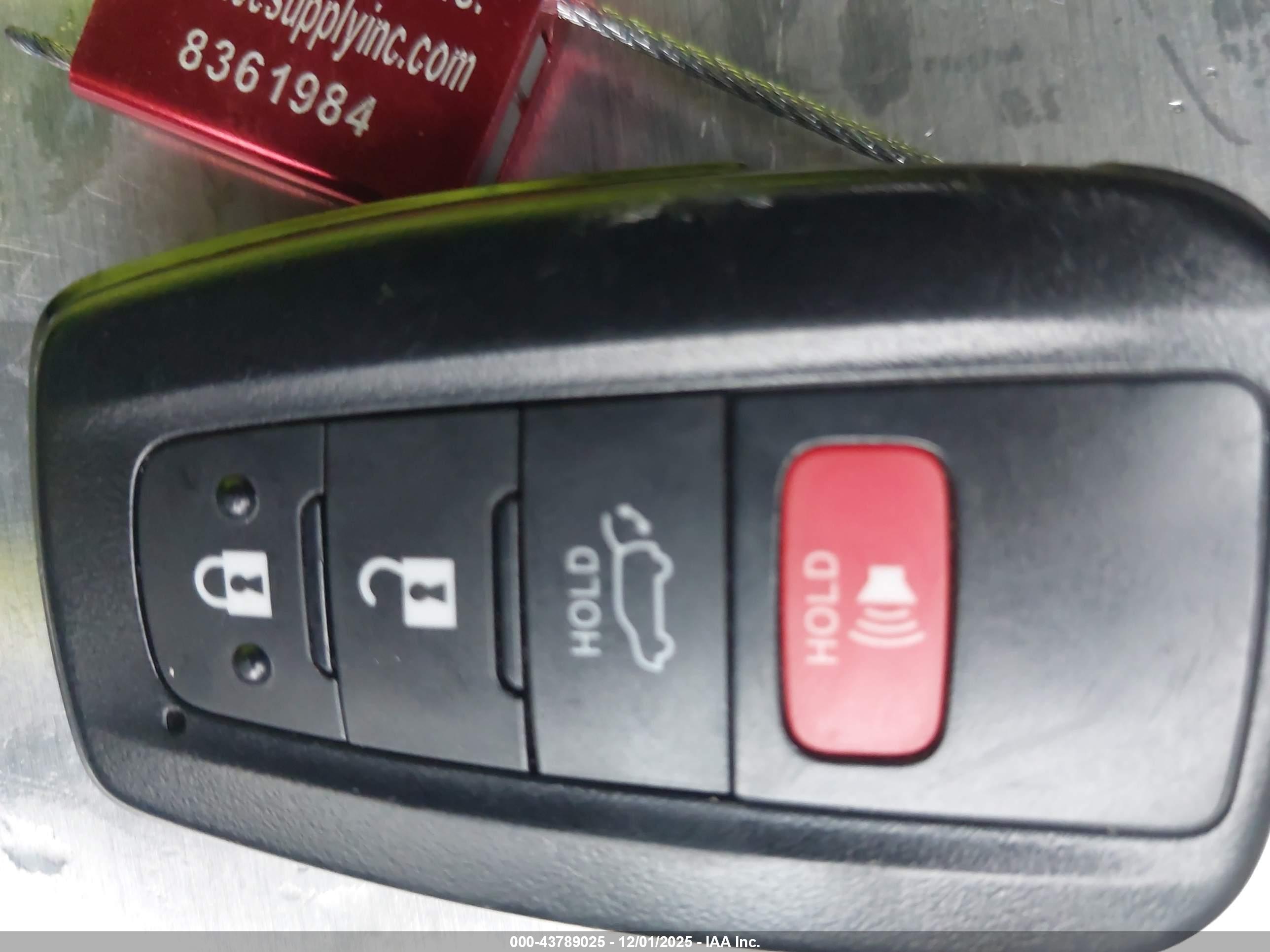 TOYOTA RAV4 image 11