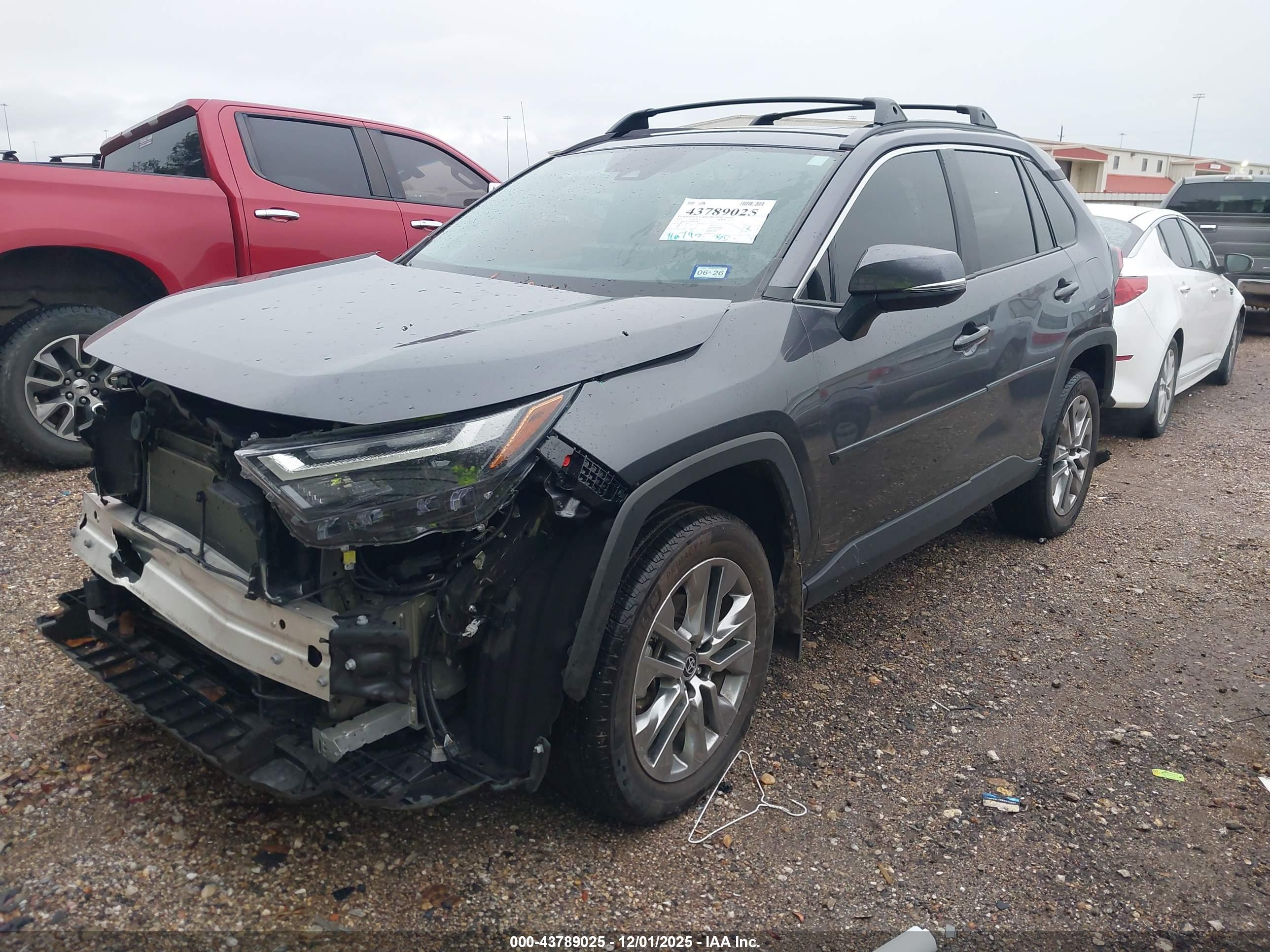 TOYOTA RAV4 image 2