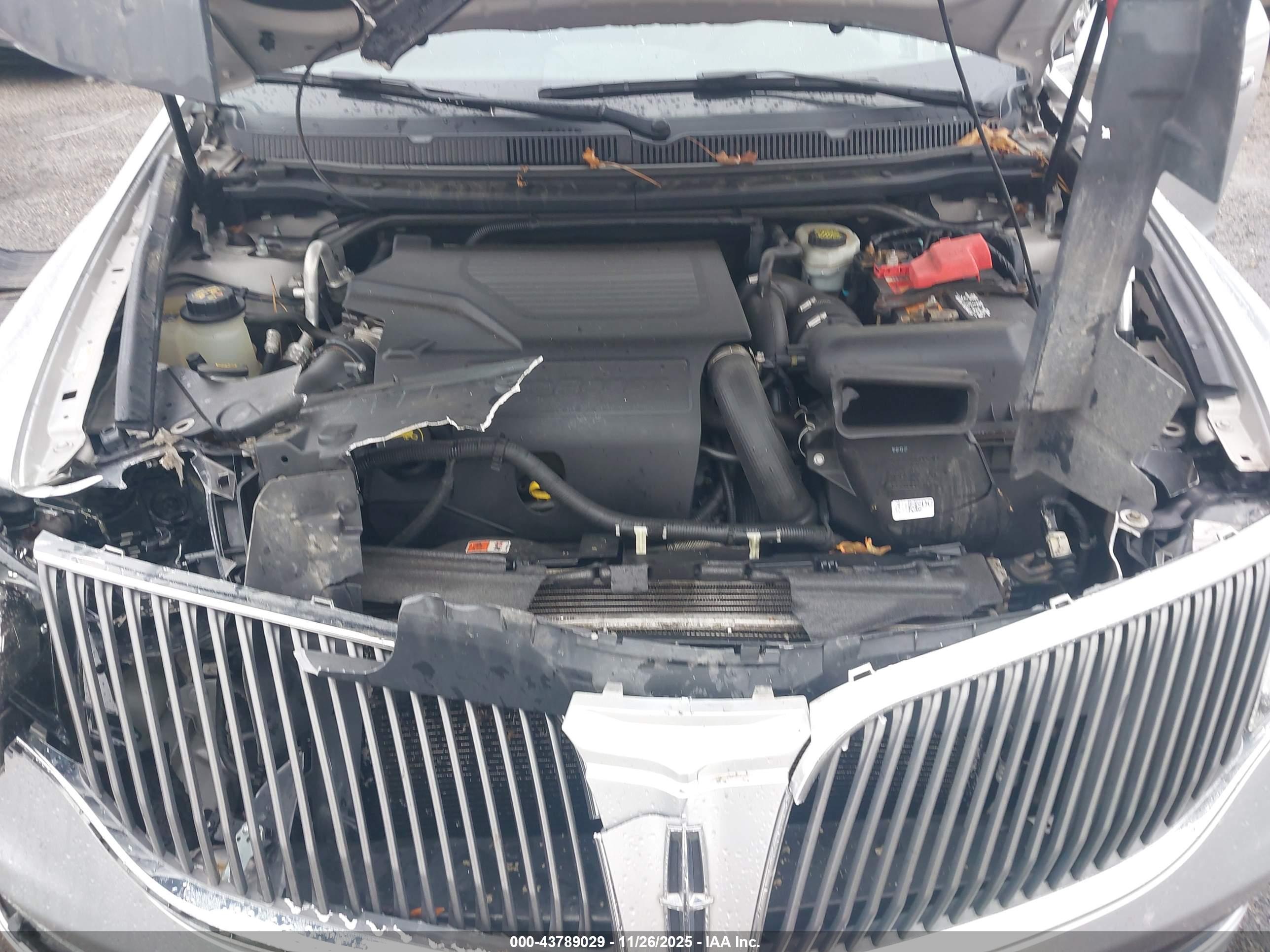 LINCOLN MKT image 10