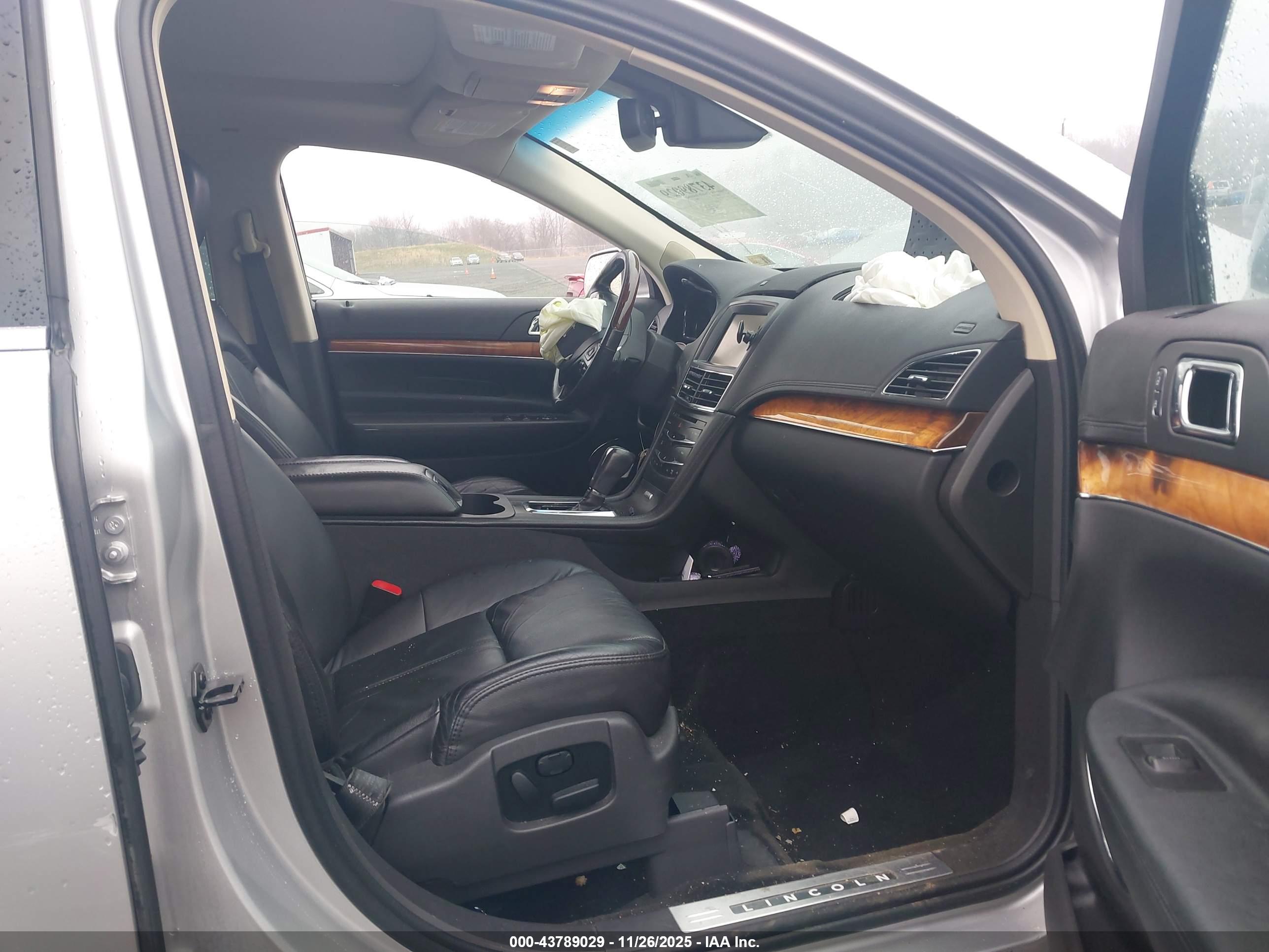 LINCOLN MKT image 5
