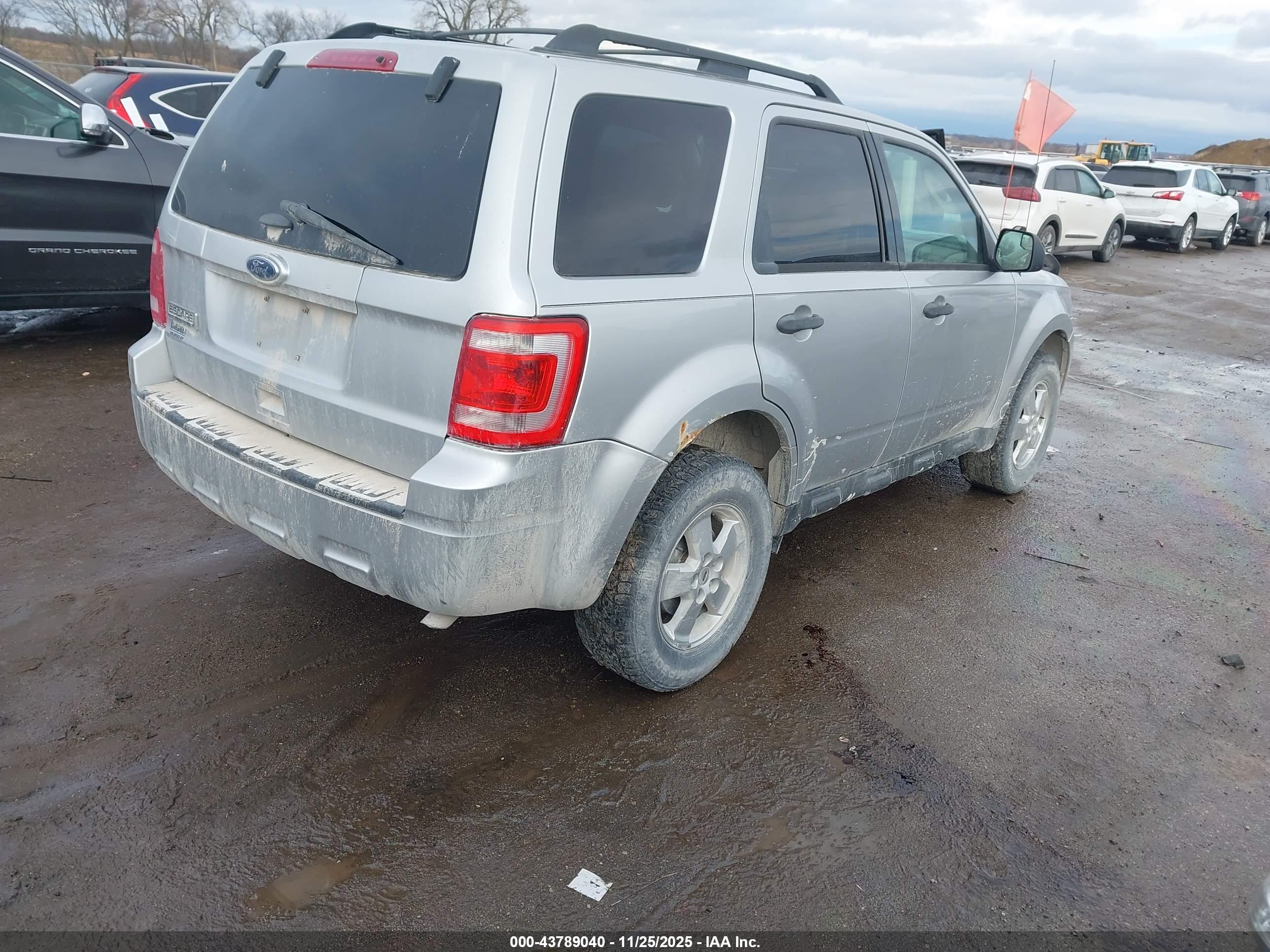 FORD ESCAPE image 4