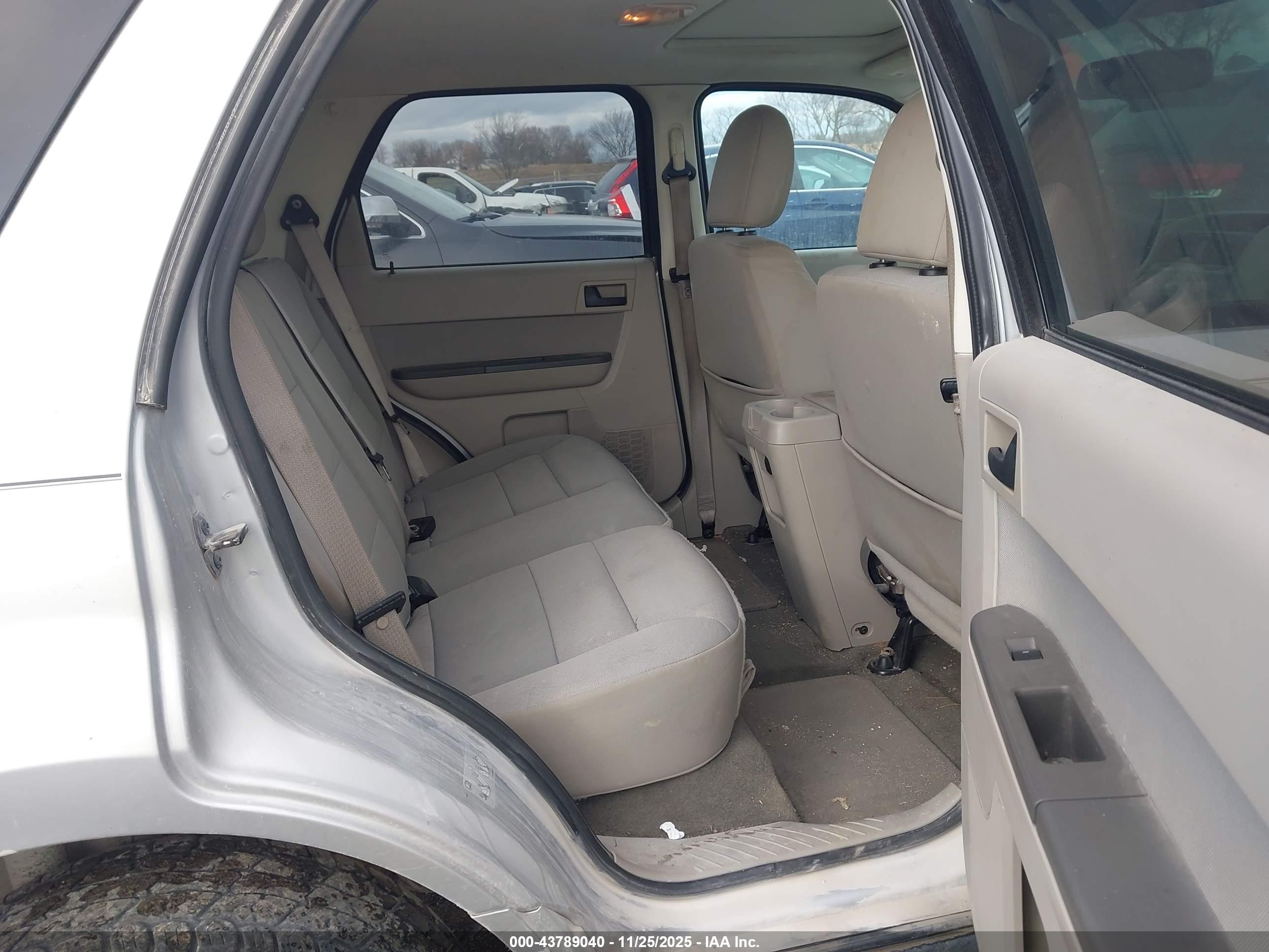 FORD ESCAPE image 8