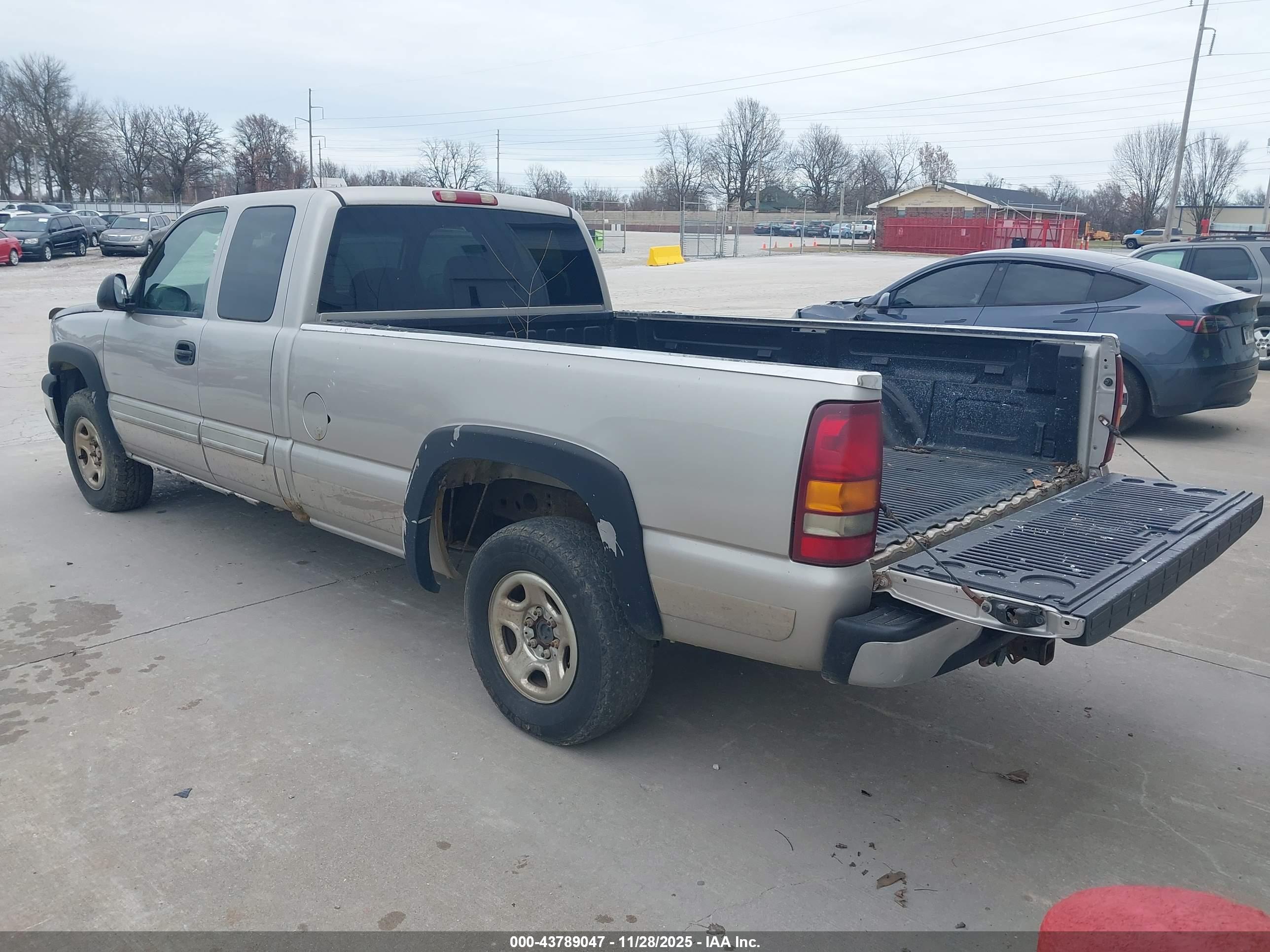 CHEVROLET SILVERADO image 3