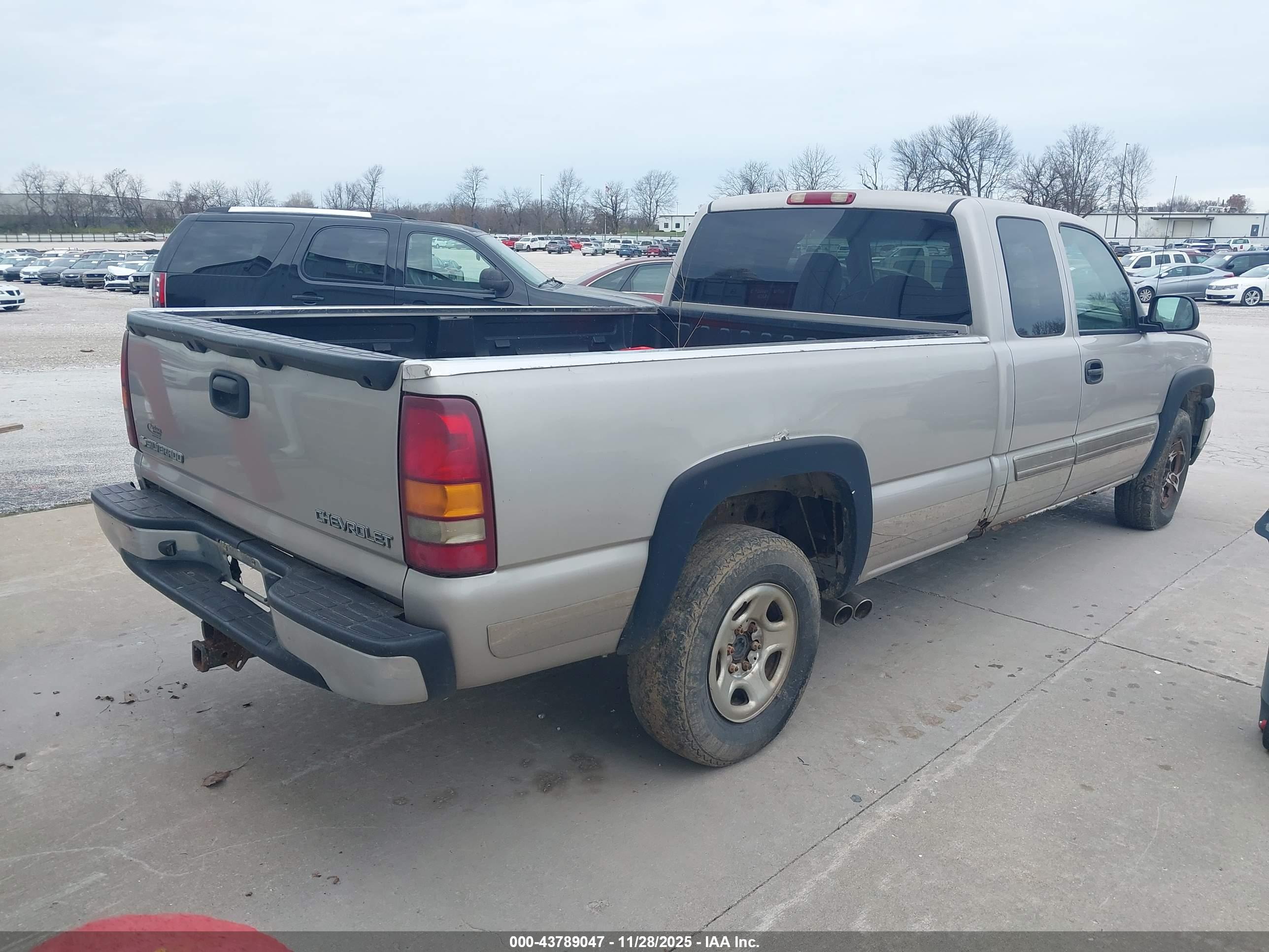 CHEVROLET SILVERADO image 4
