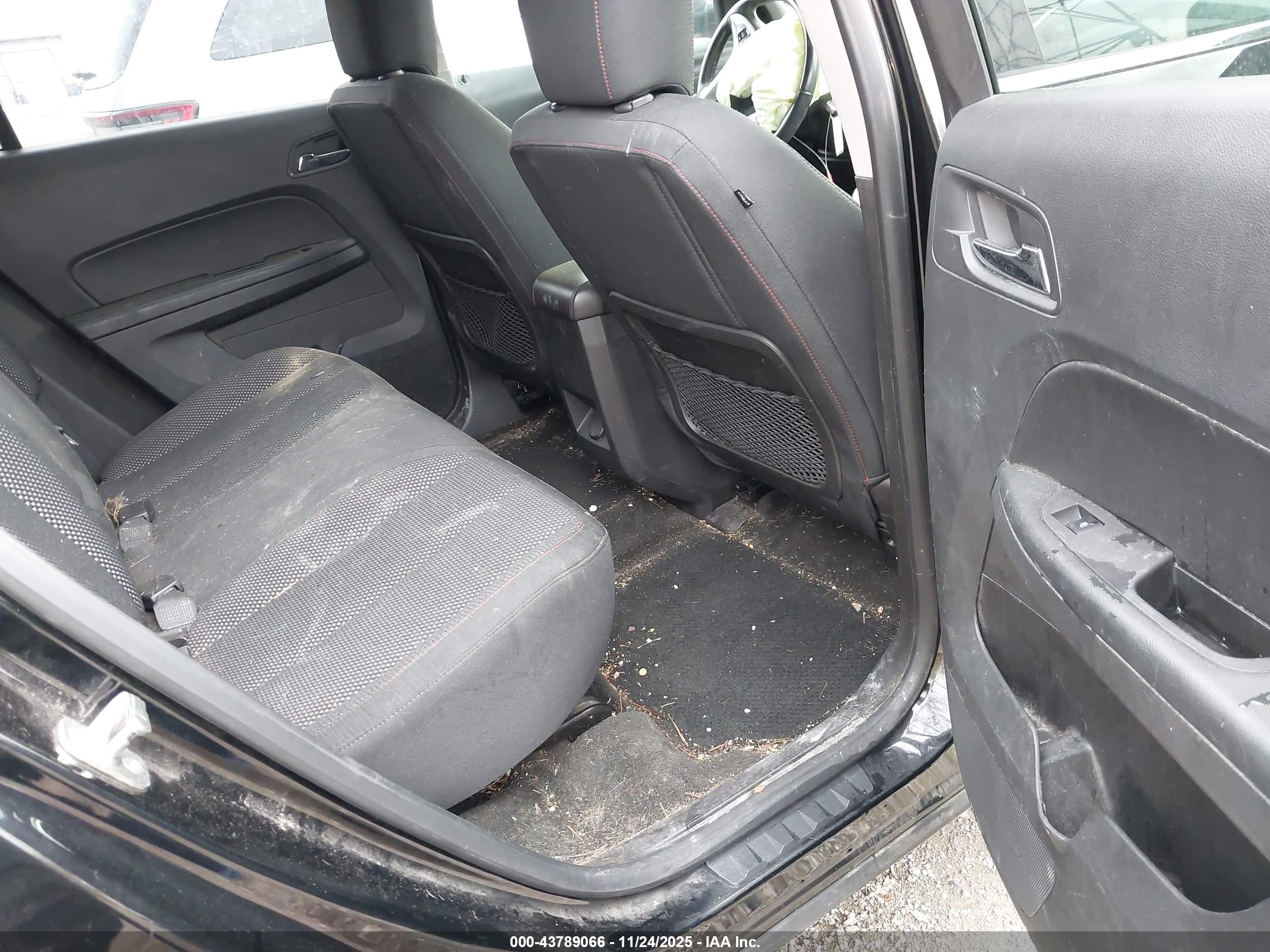 CHEVROLET EQUINOX image 8