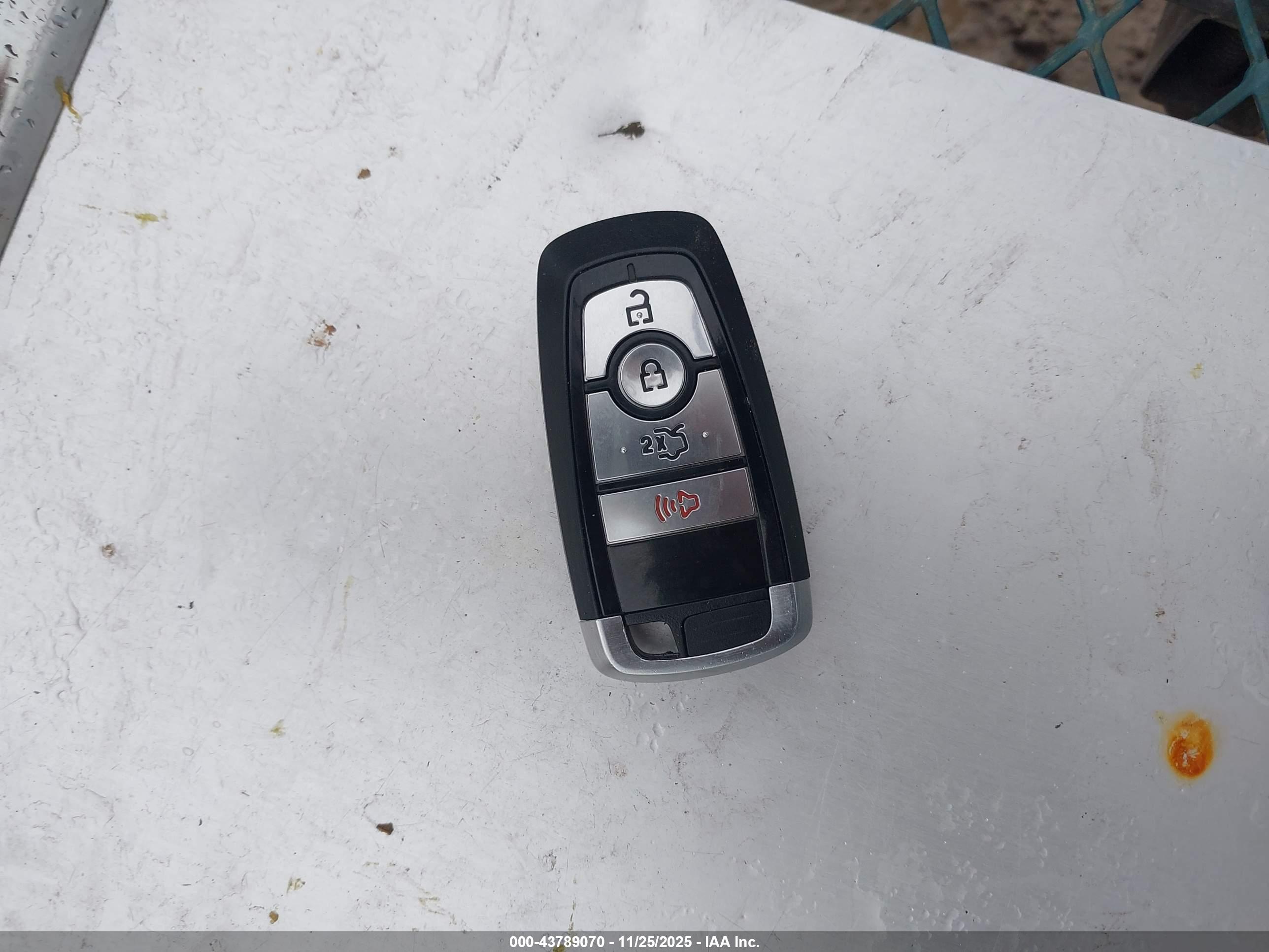 FORD FUSION image 11