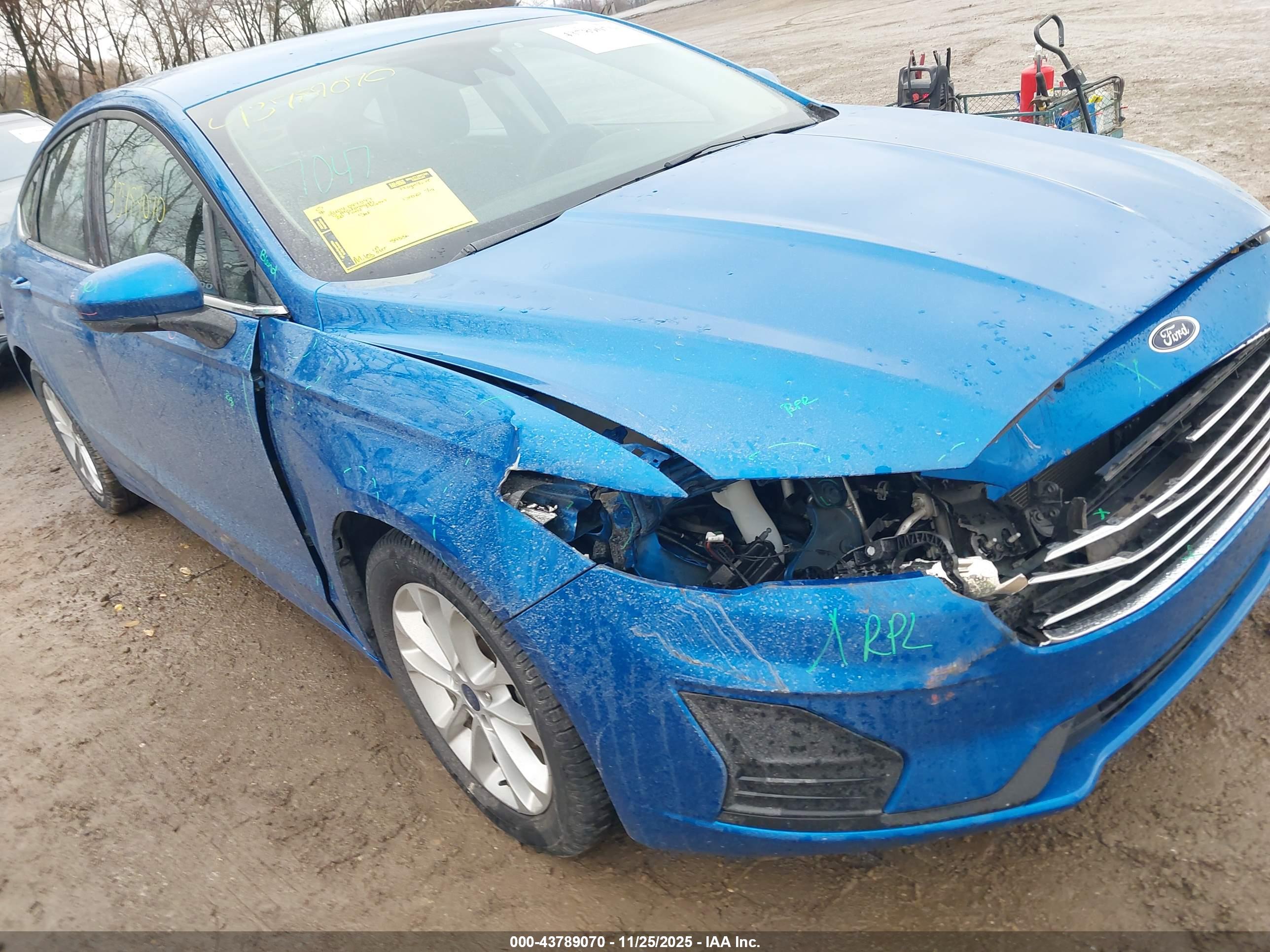 FORD FUSION image 6