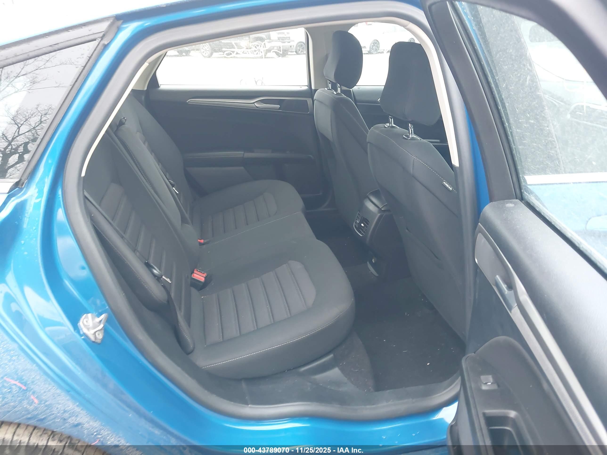 FORD FUSION image 8