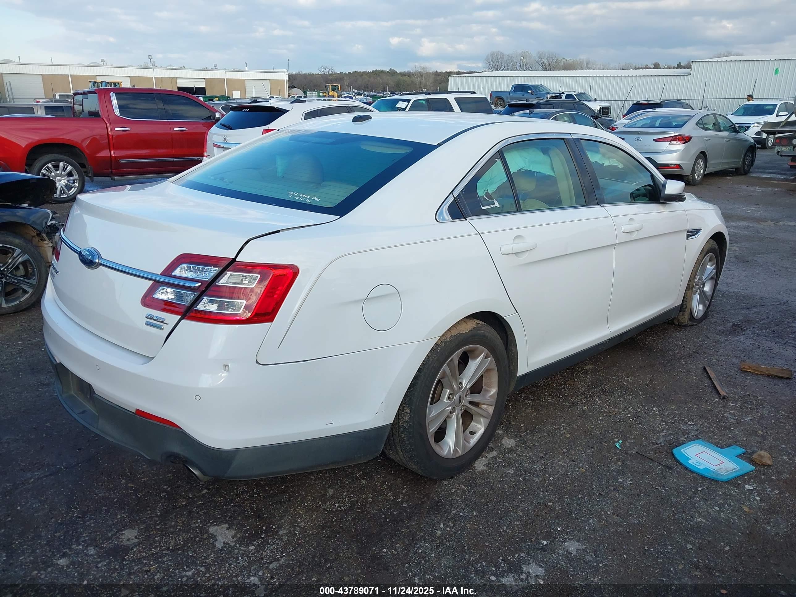 FORD TAURUS image 4