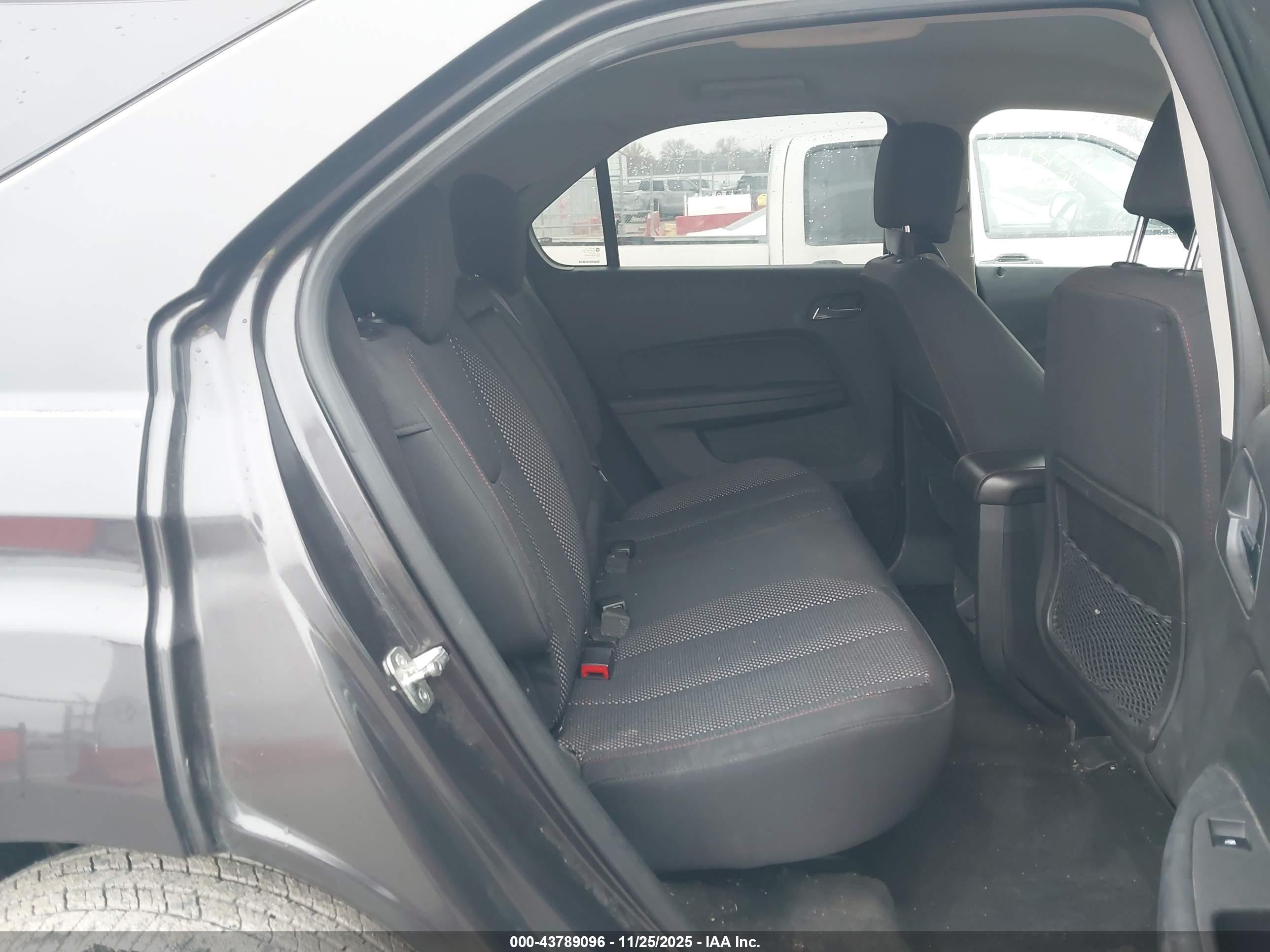 CHEVROLET EQUINOX image 8