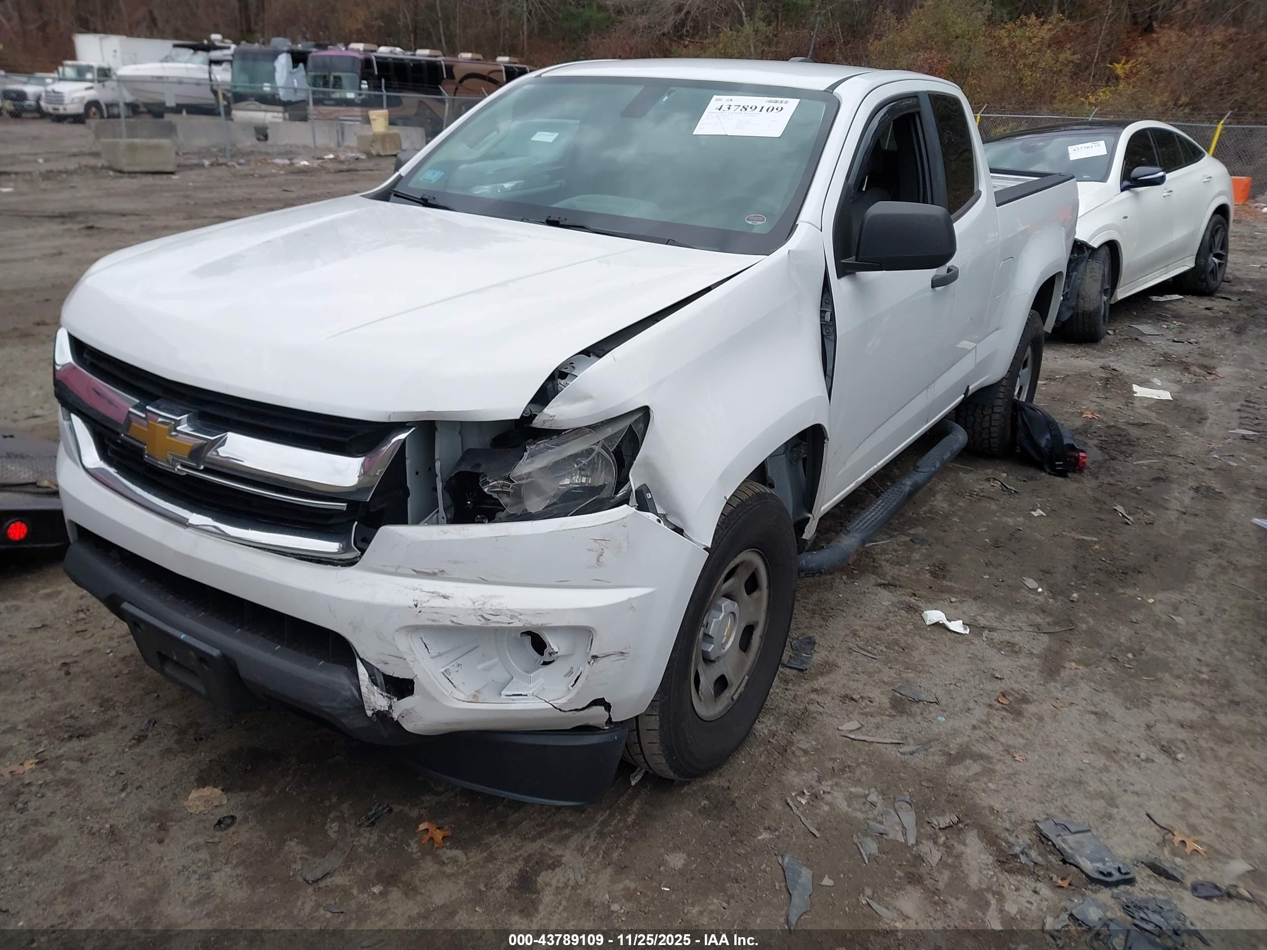 CHEVROLET COLORADO image 2
