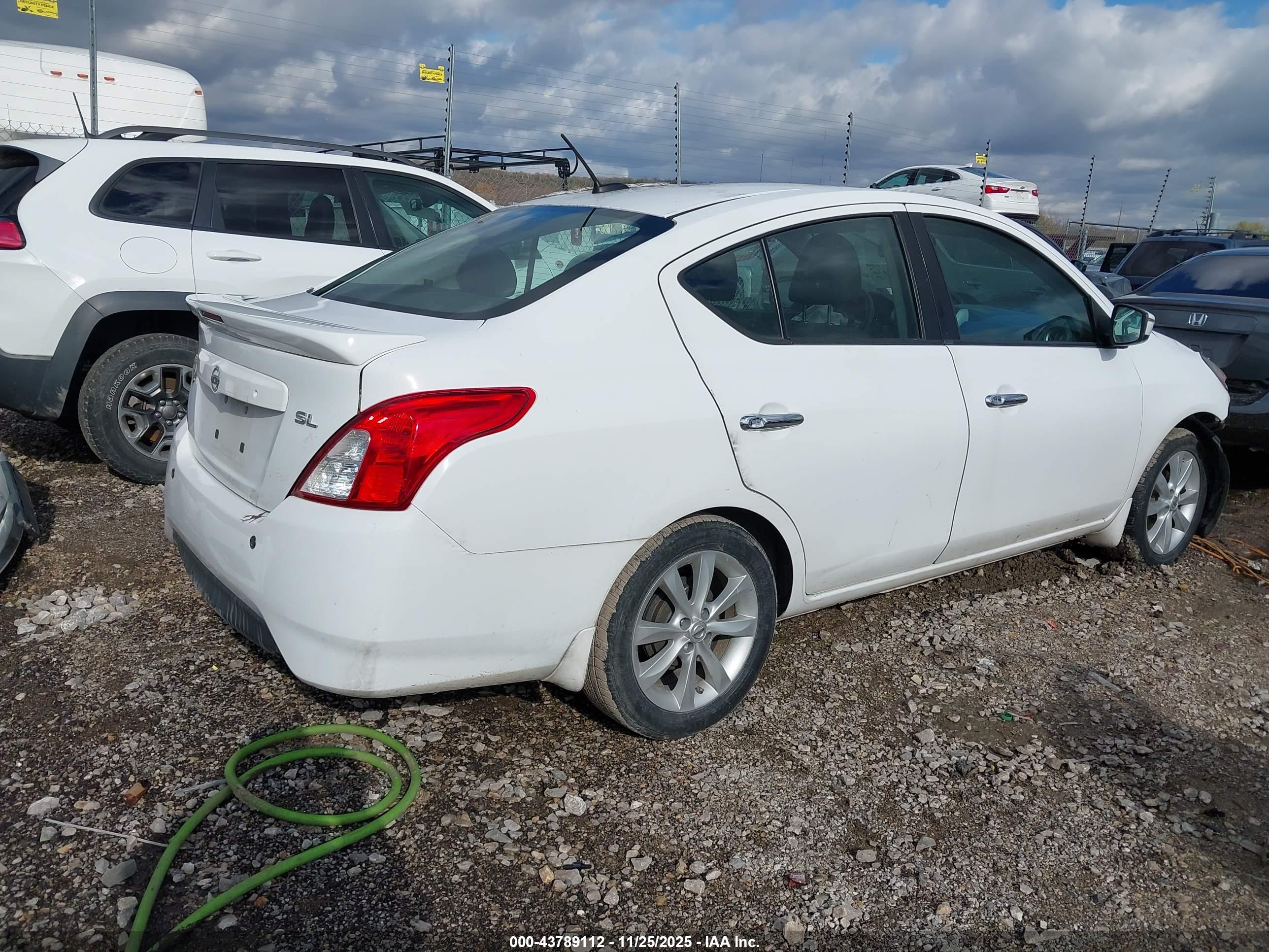 NISSAN VERSA image 4