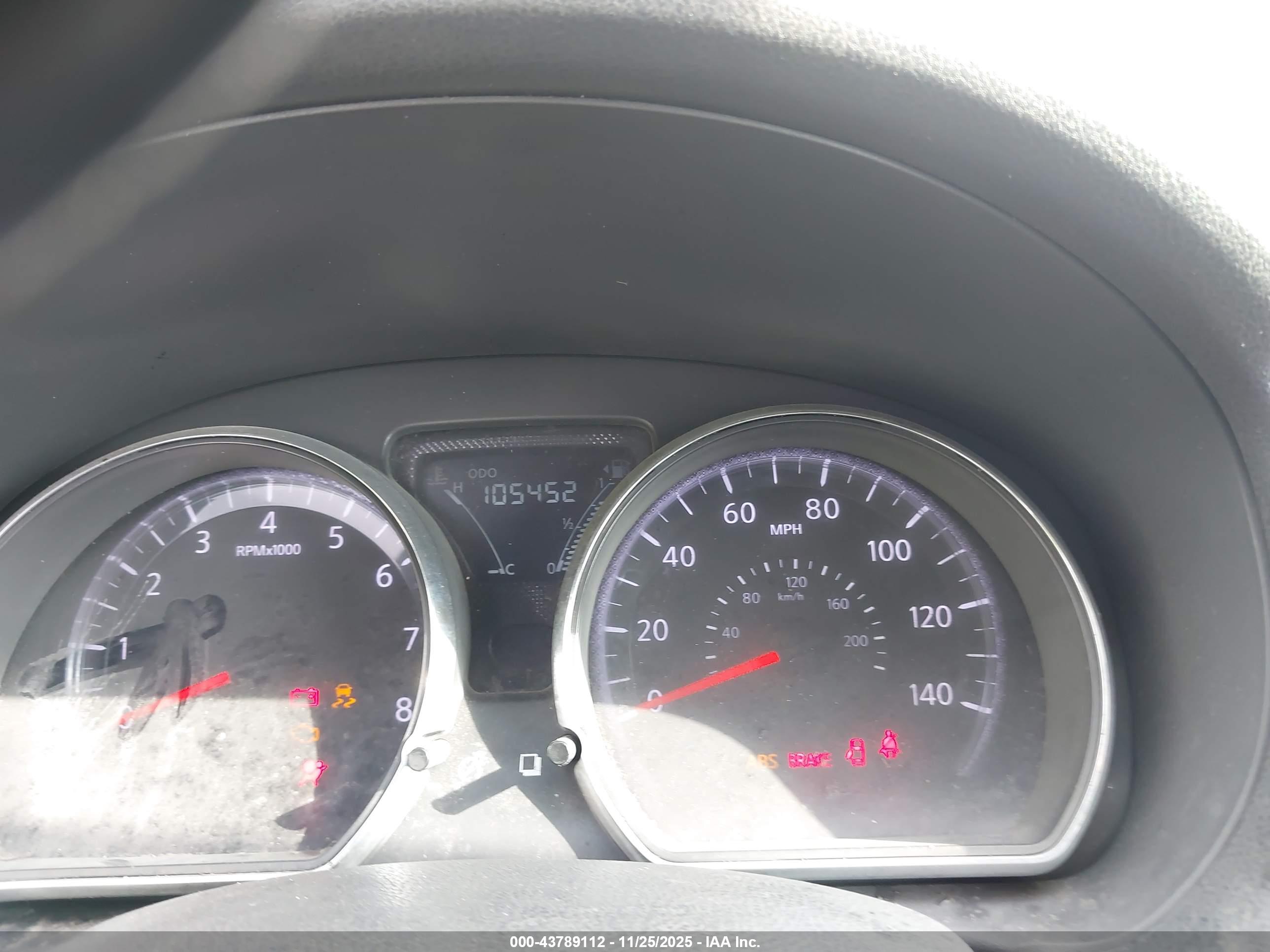 NISSAN VERSA image 7