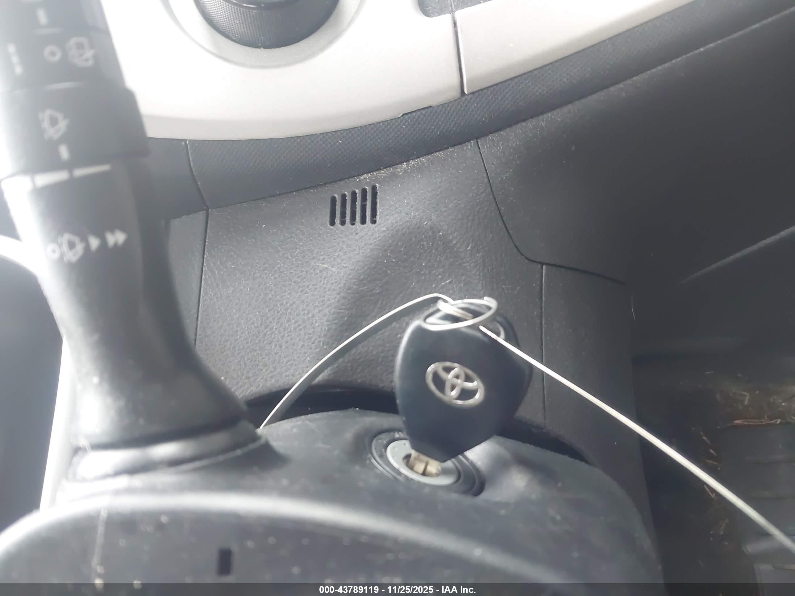 TOYOTA MATRIX image 11