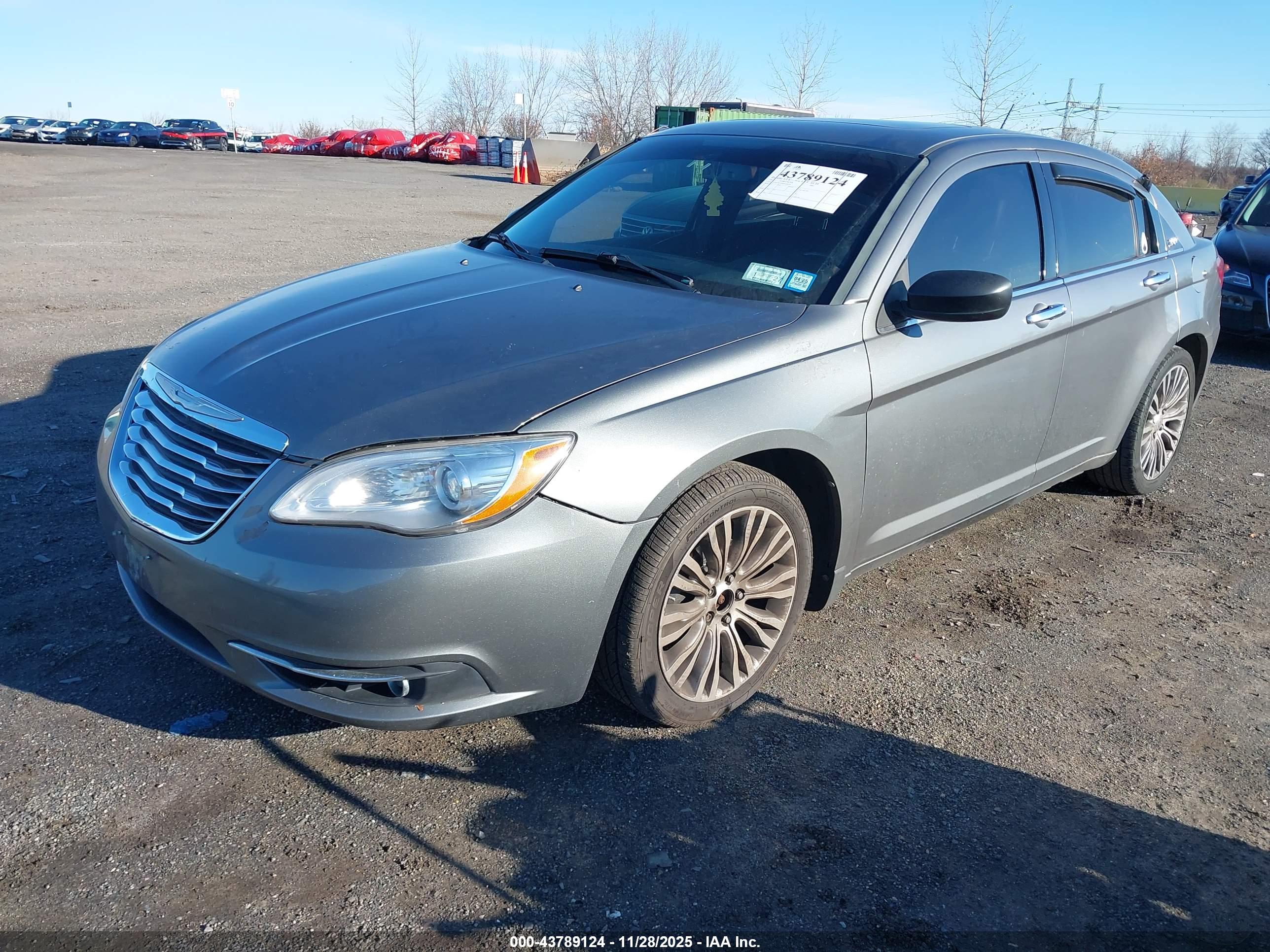 CHRYSLER 200 image 2