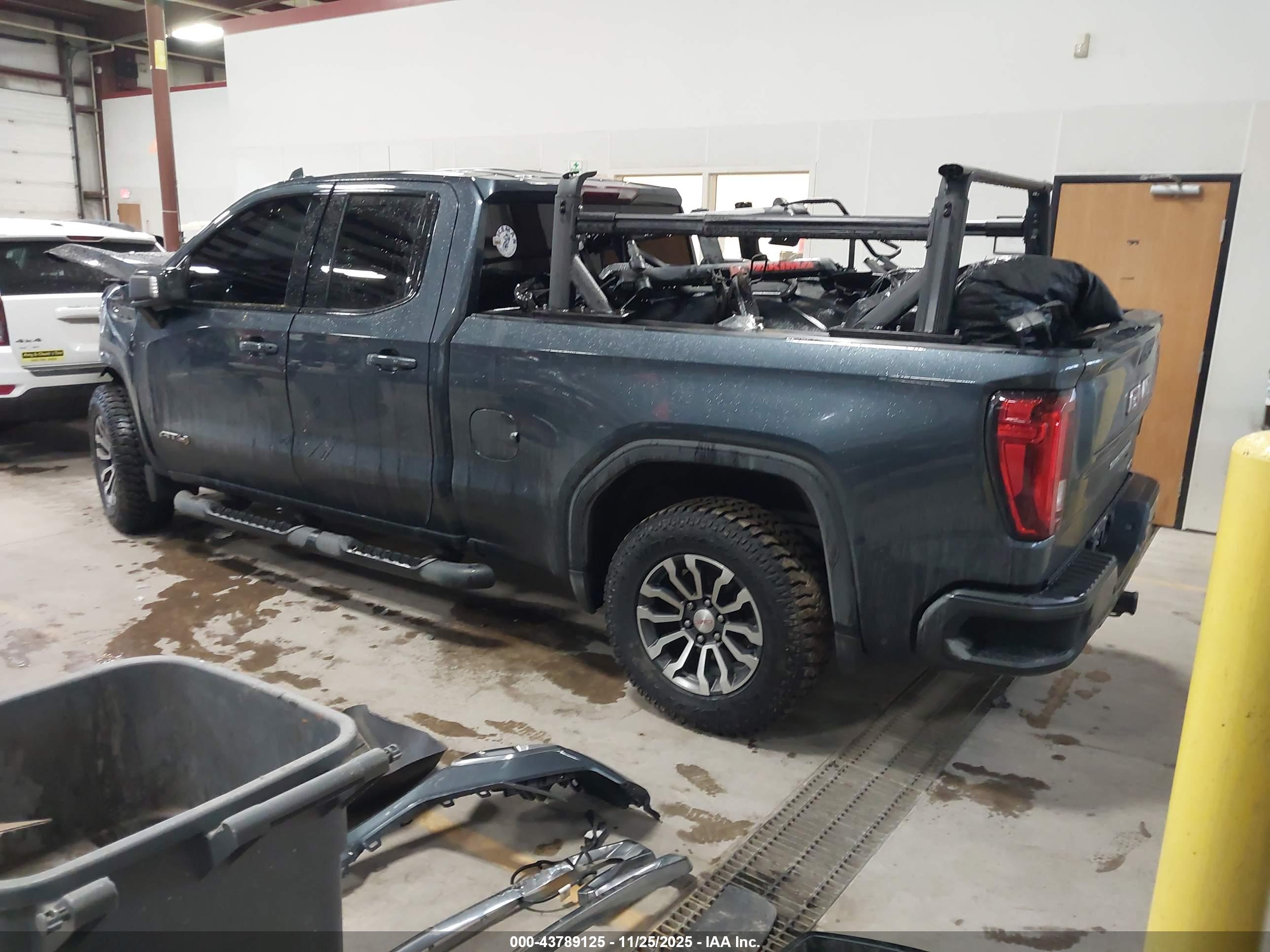 GMC SIERRA image 3