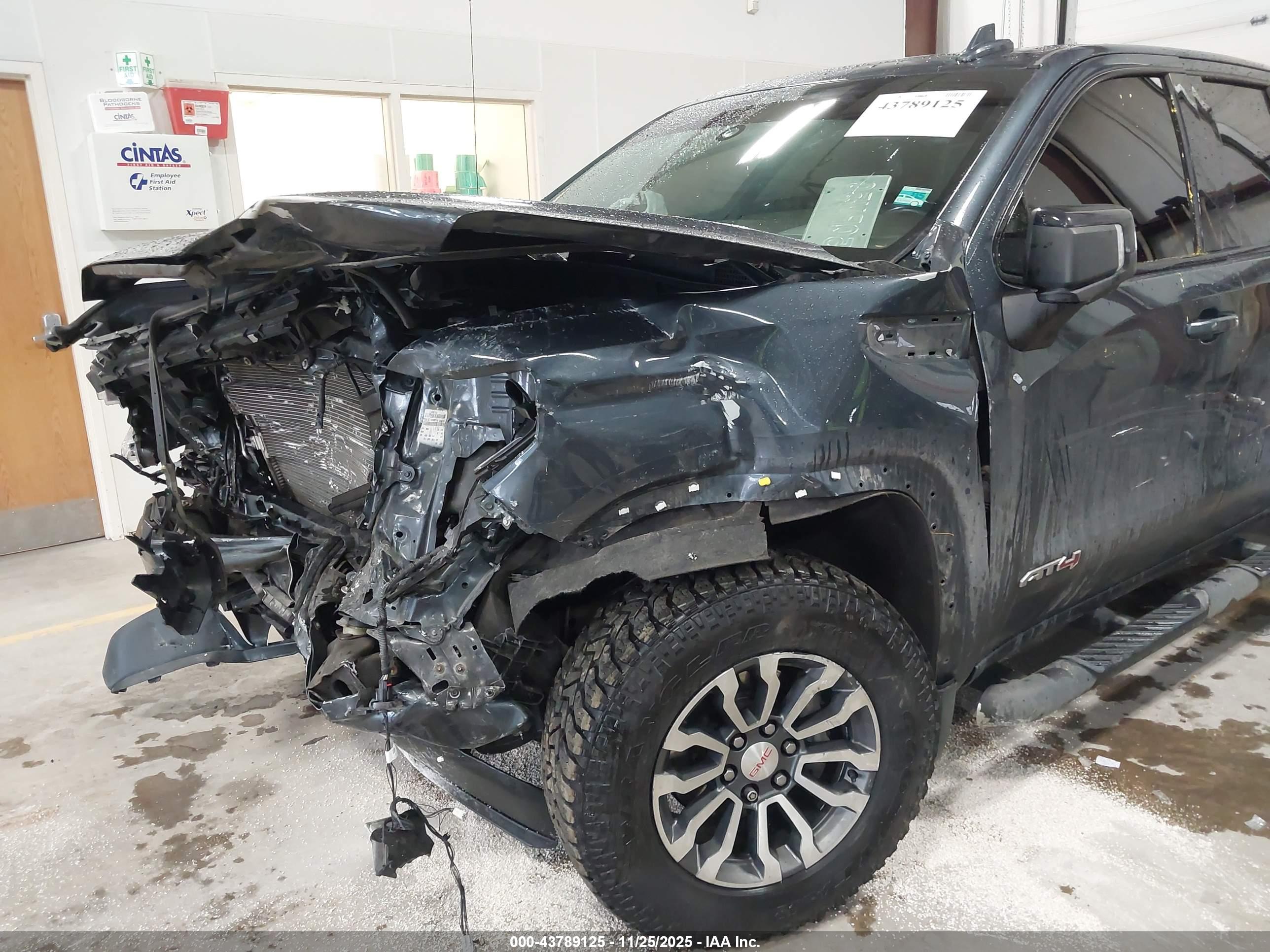GMC SIERRA image 6