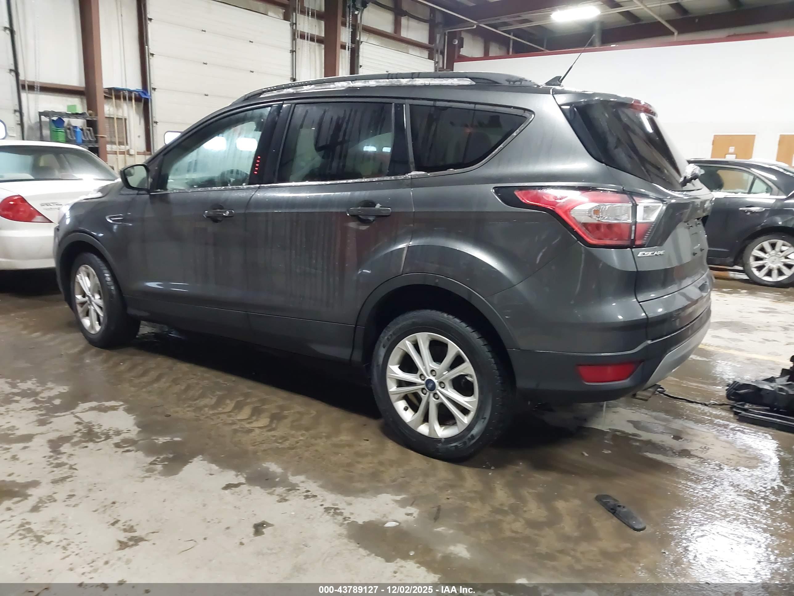 FORD ESCAPE image 3