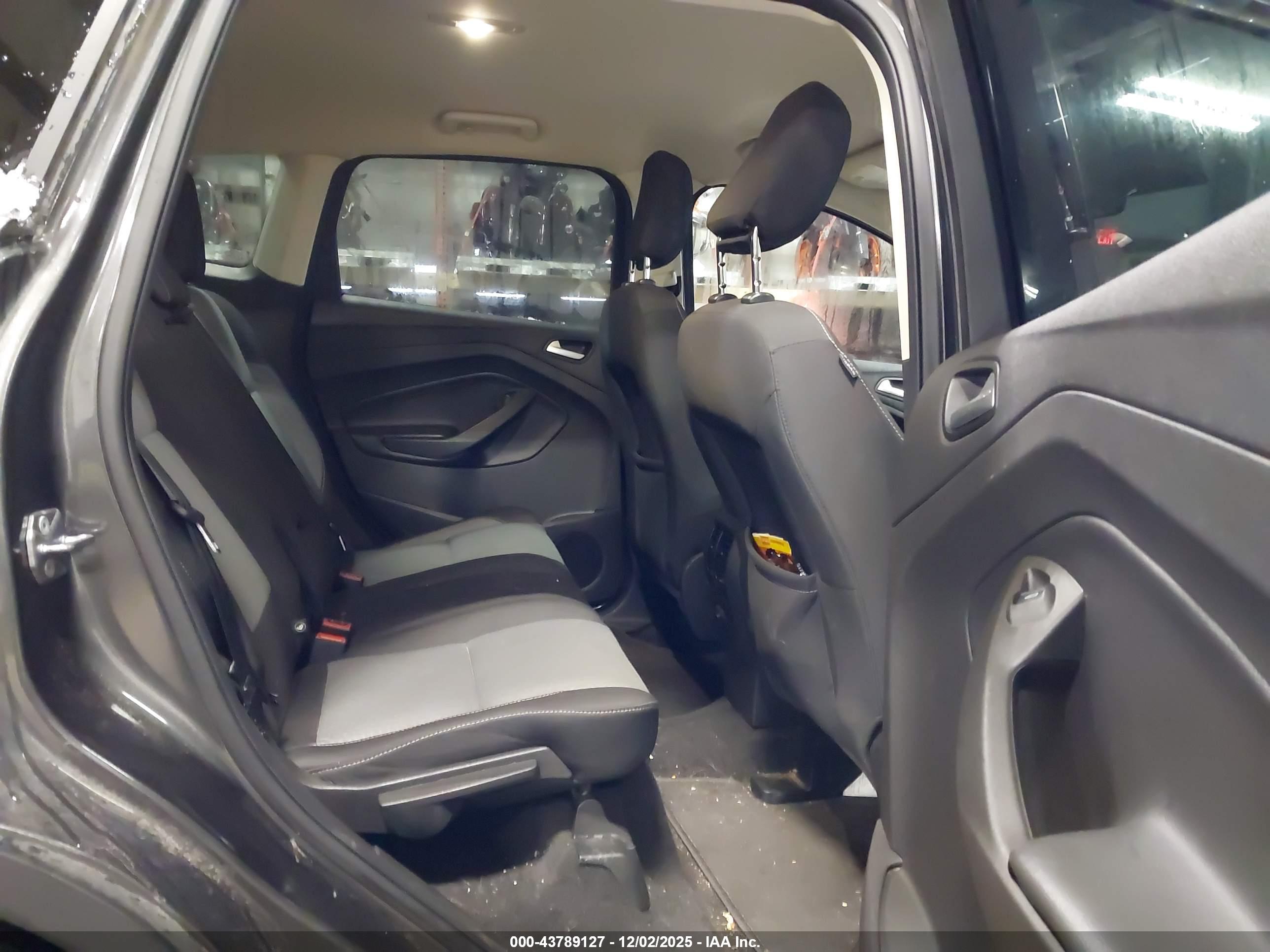FORD ESCAPE image 8