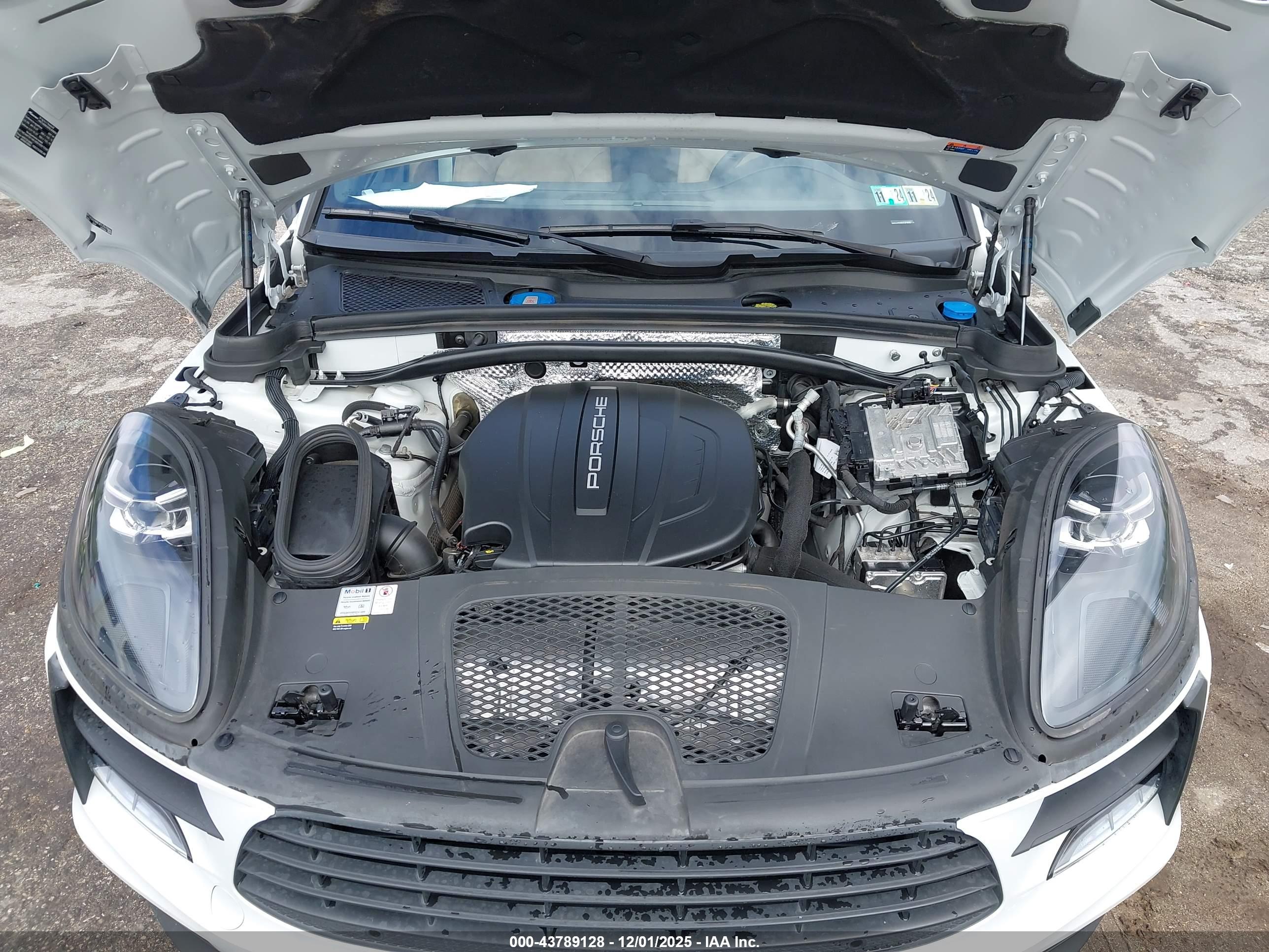 PORSCHE MACAN image 10