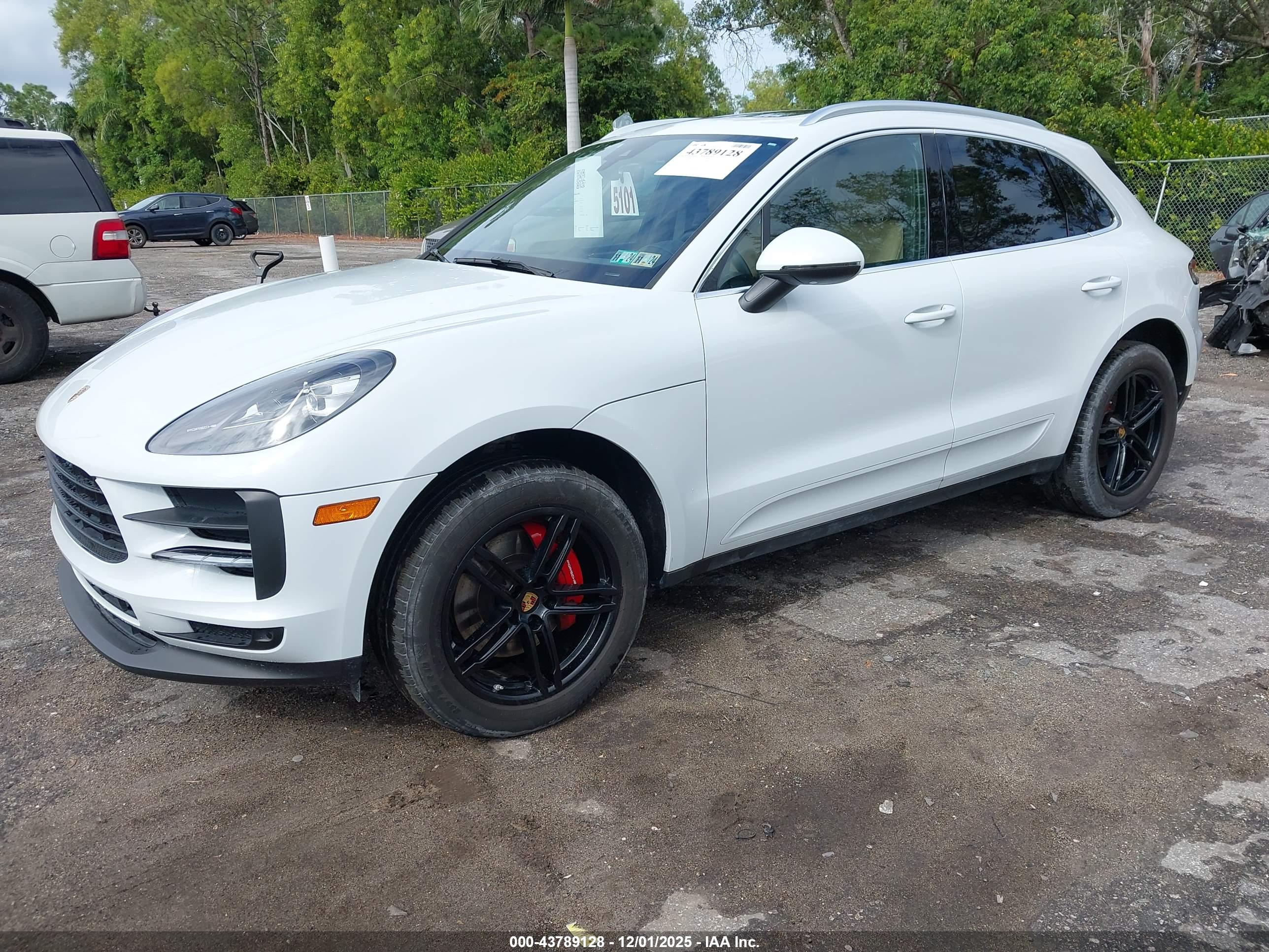 PORSCHE MACAN image 2