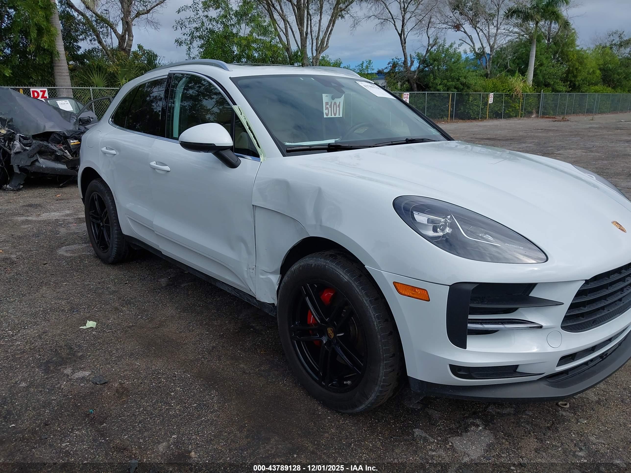 PORSCHE MACAN image 6