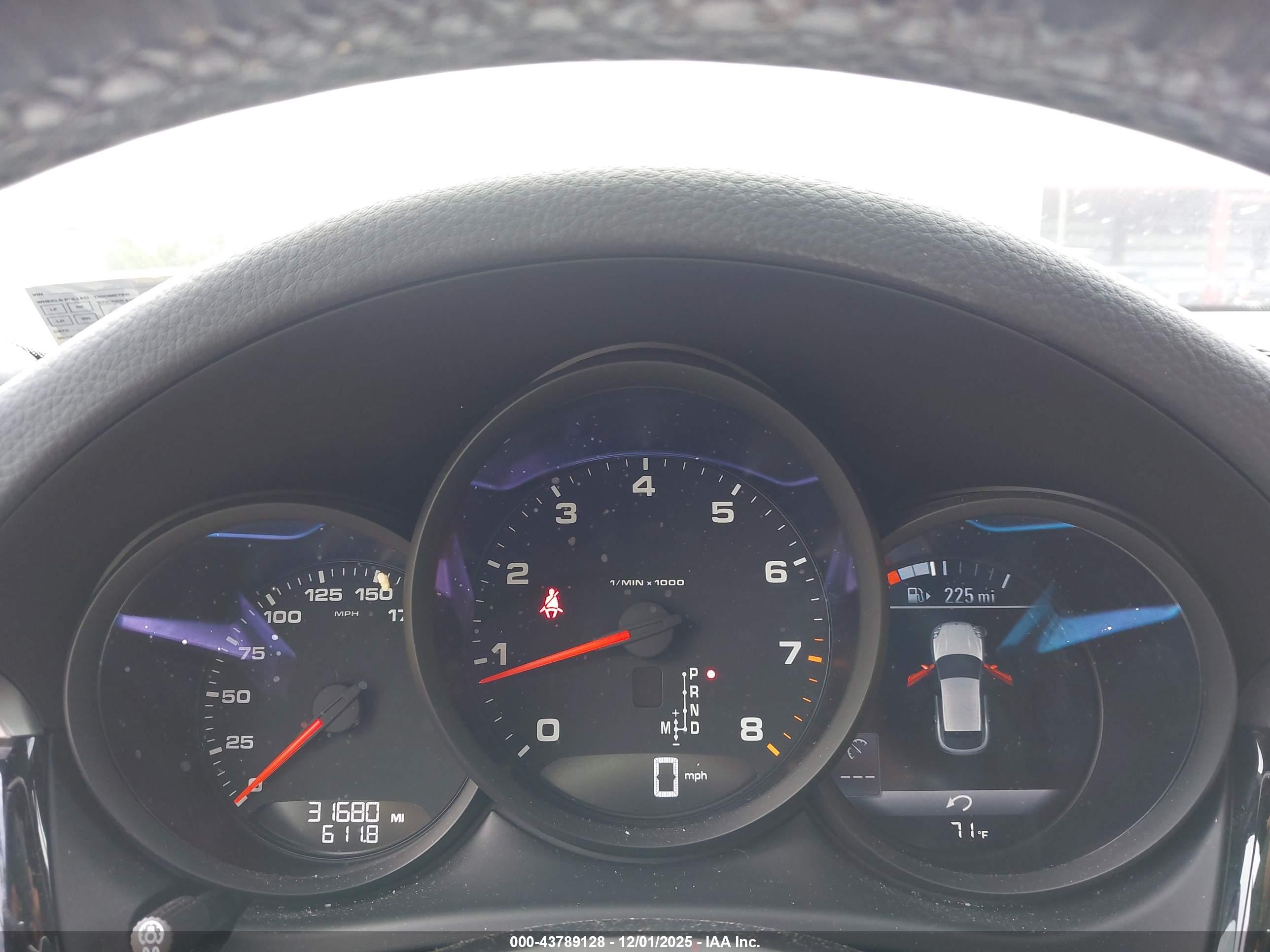 PORSCHE MACAN image 7