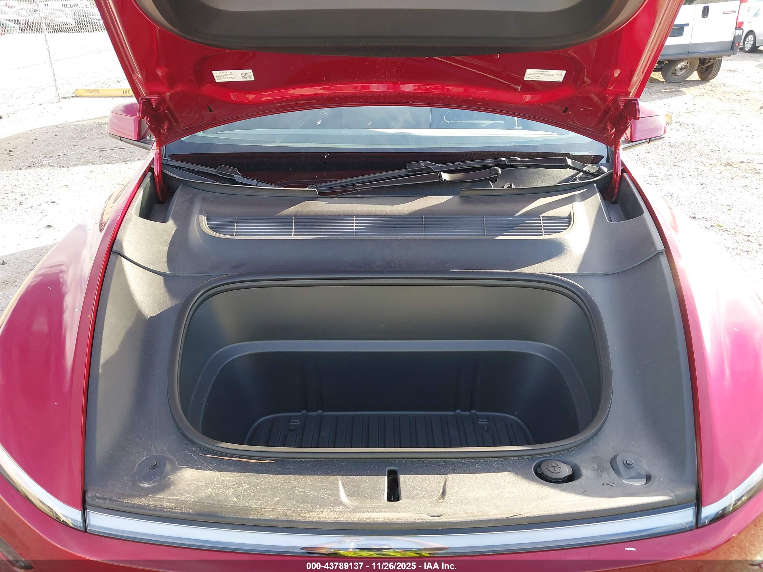 TESLA MODEL image 10