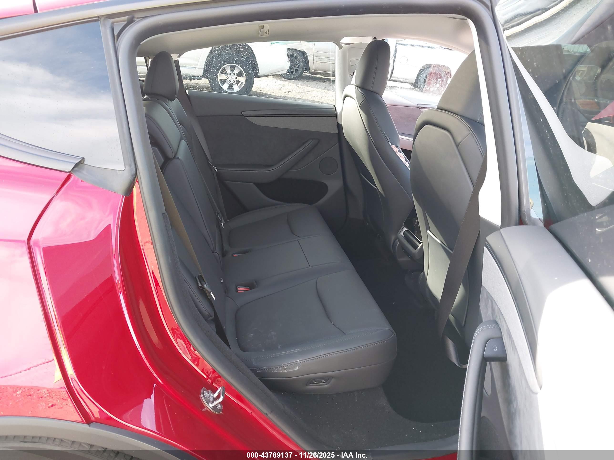 TESLA MODEL image 8